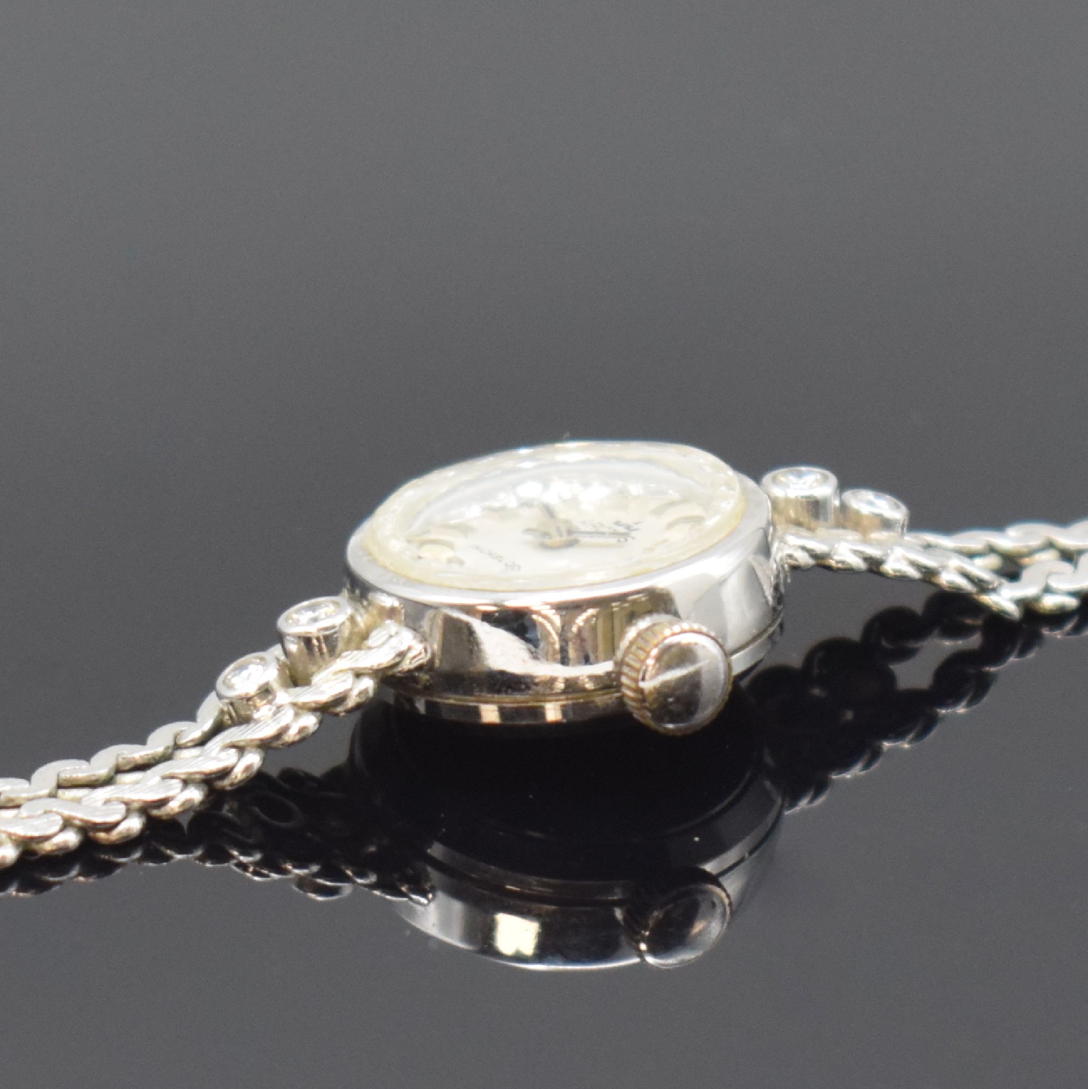 Detail c: Damen Schmuckuhr in WG 585/000 bezeichnet Arctos, Deutschland um 1970, auf quarz umgerüstet, Boden aufgedr., Band zum Geh. m. 4 Diamanten bes., Anz. ...