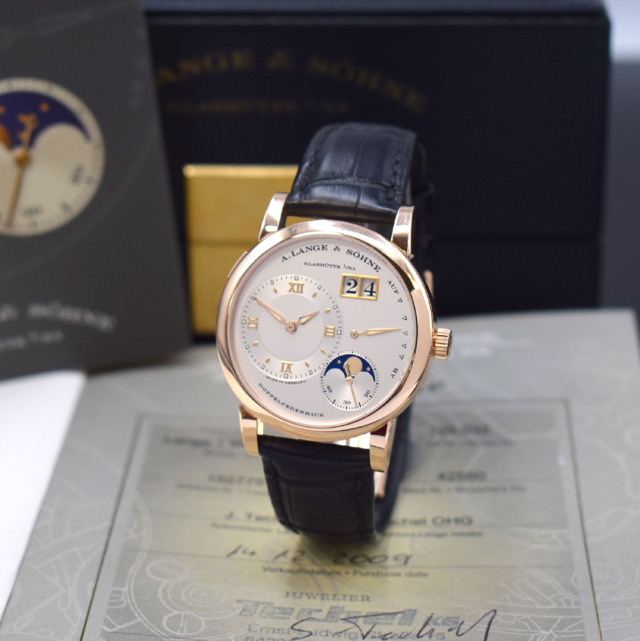 A. LANGE & SÖHNE "Lange 1 Mondphase" feine Herrenarmbanduhr Referenz 109.032 in RoseG 750/000 mit original Box und Papieren, Deutschland ...
