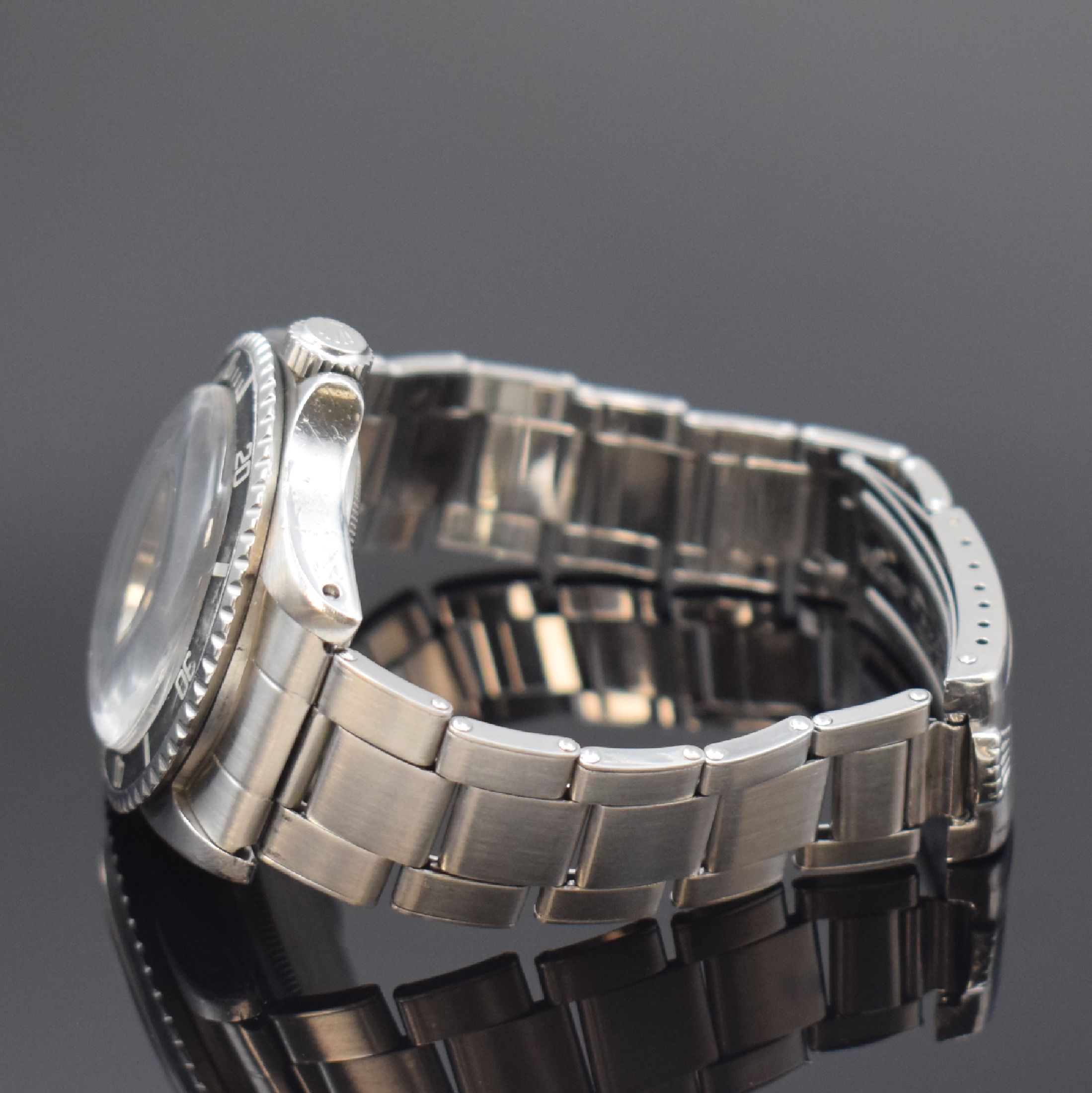 Detail c: ROLEX Oyster Perpetual Submariner Referenz 5513 Herrenarmbanduhr in Stahl, Schweiz, 1. Quartal 1966 lt. Bodengravur, verschr. Oystergeh, vernietetes ...