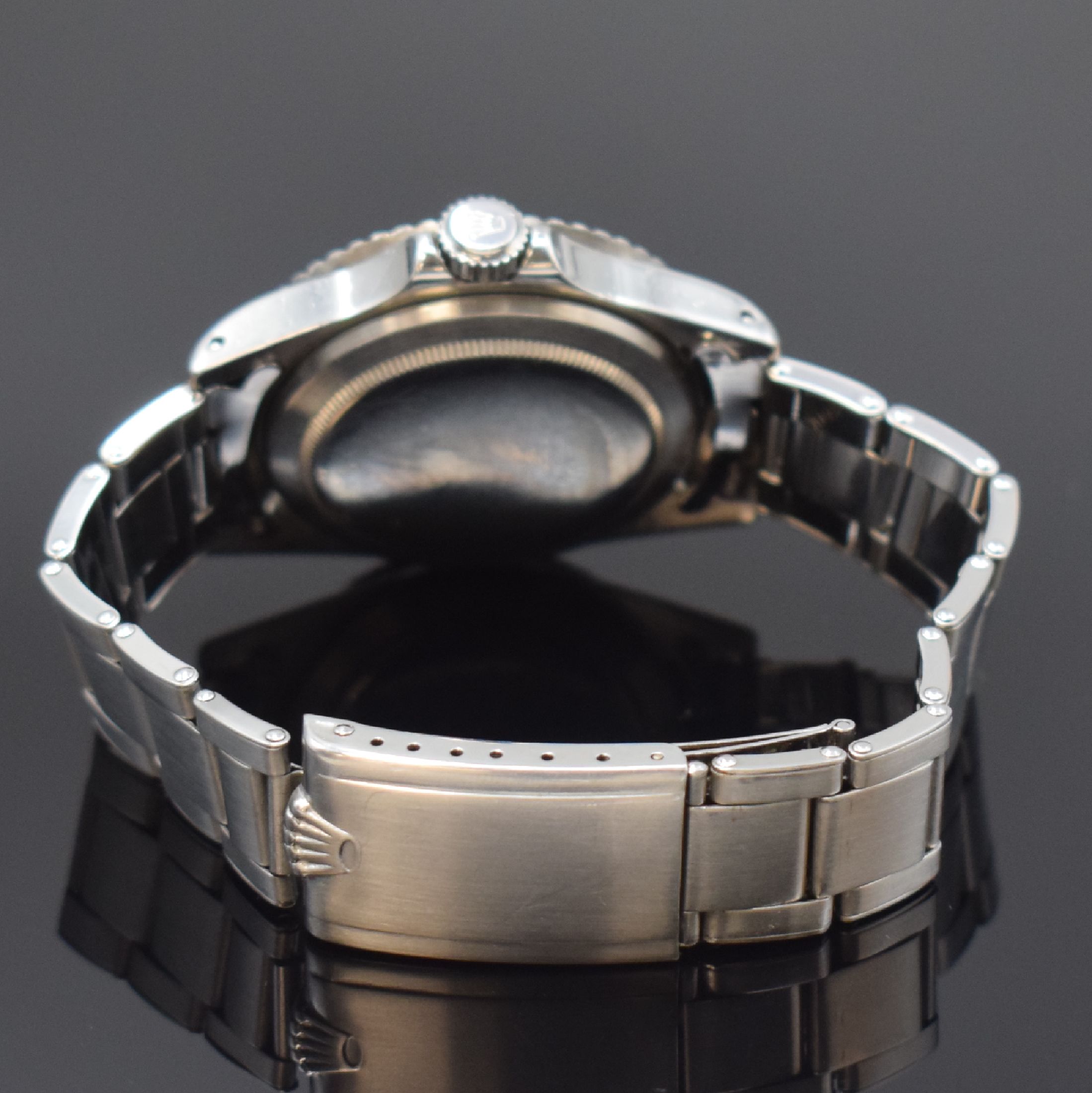 Detail d: ROLEX Oyster Perpetual Submariner Referenz 5513 Herrenarmbanduhr in Stahl, Schweiz, 1. Quartal 1966 lt. Bodengravur, verschr. Oystergeh, vernietetes ...