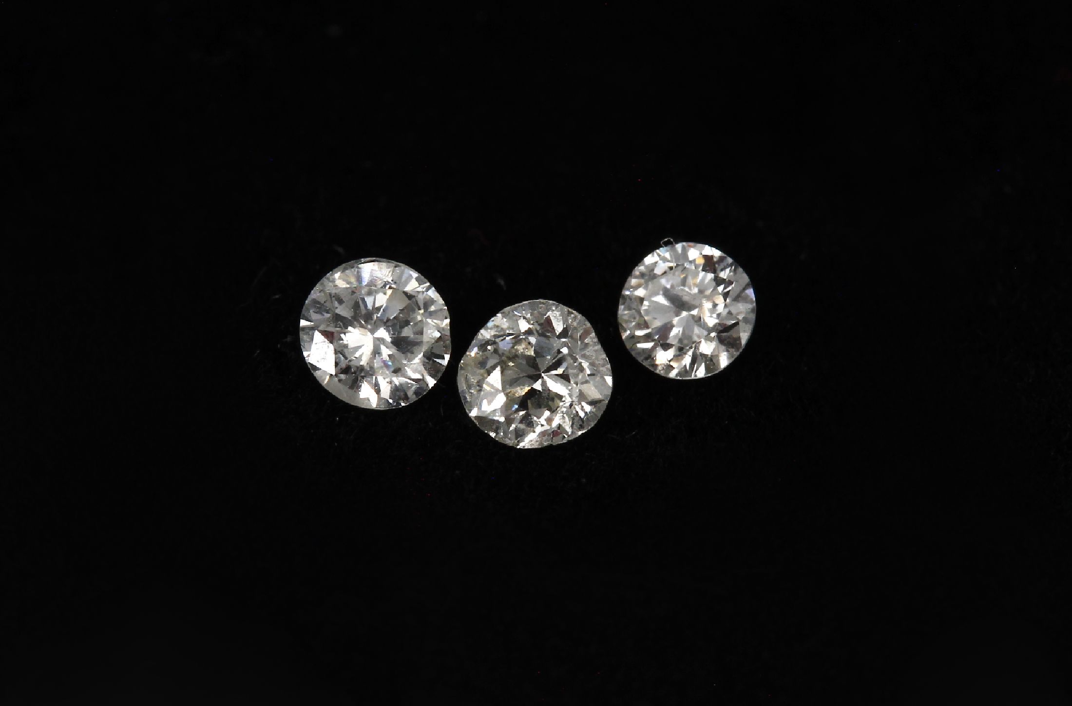 Detail a: Lot 3 lose Diamanten, best. aus: 2 Brillanten und 1 Altschliffdiamant zus. 0.36 ct Weiß-l.get.Weiß/p