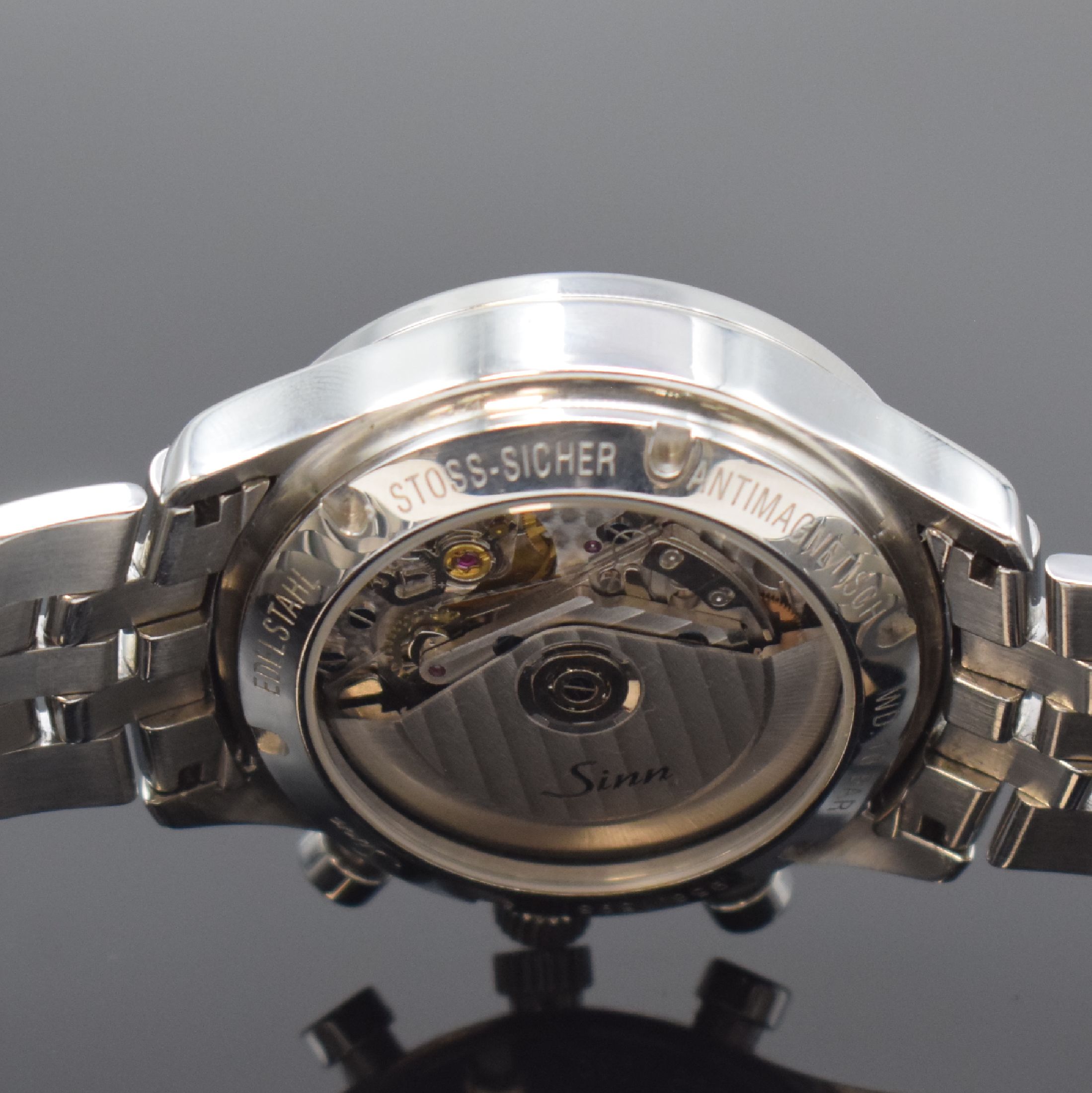 Detail e: SINN Armbandchronograph Referenz 956, Automatik, Deutschland 1990er Jahre, verschr. und beids. vergl. Edelstahlgeh. inkl. orig. Gliederband m. dopp. ...