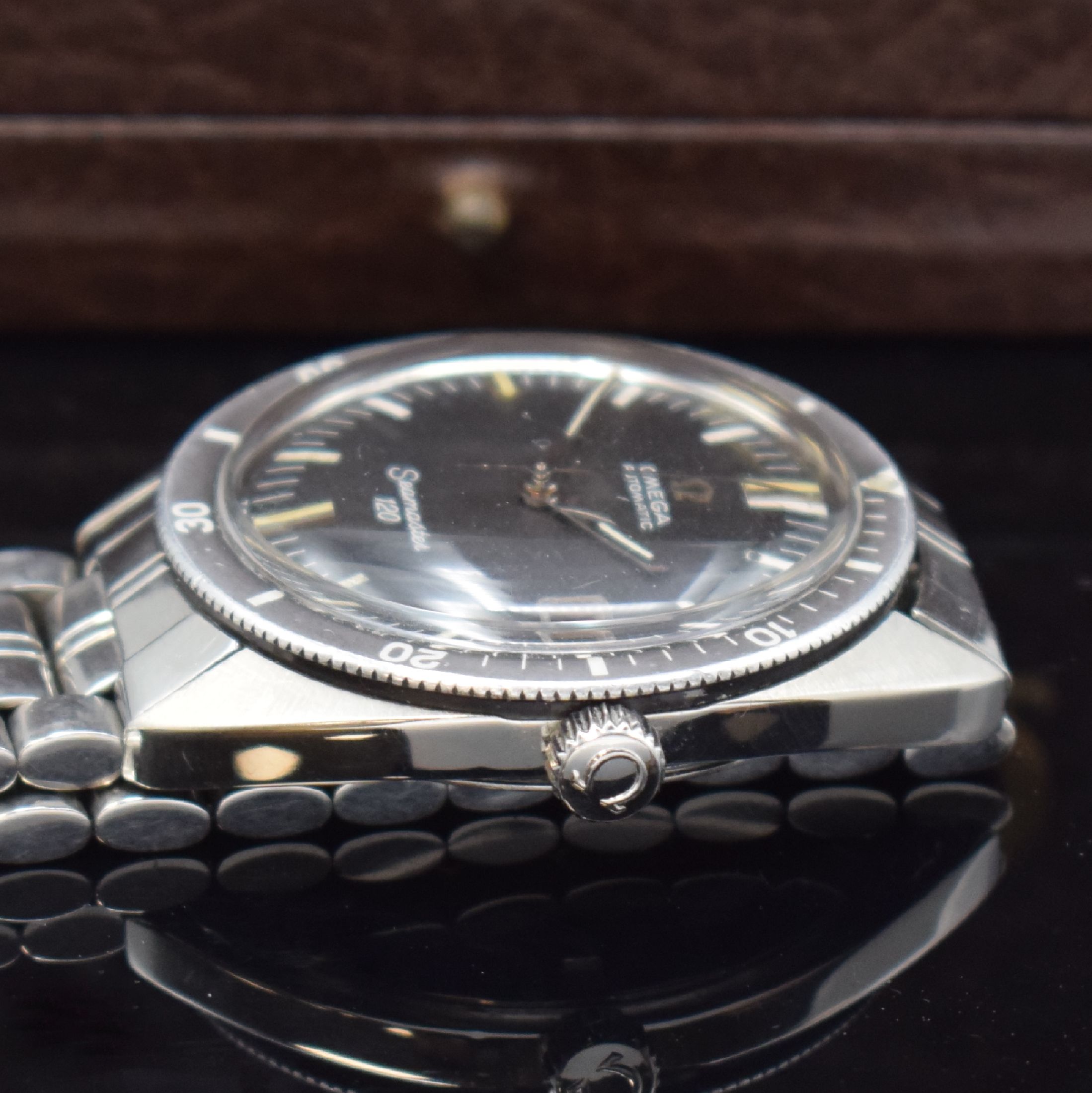 Detail c: OMEGA Seamaster 120 Herrenarmbanduhr in Stahl Referenz 166.027, Automatik, Schweiz um 1969, verschr. Boden m. Seepferdchenlogo, orig. Gliederband m. ...