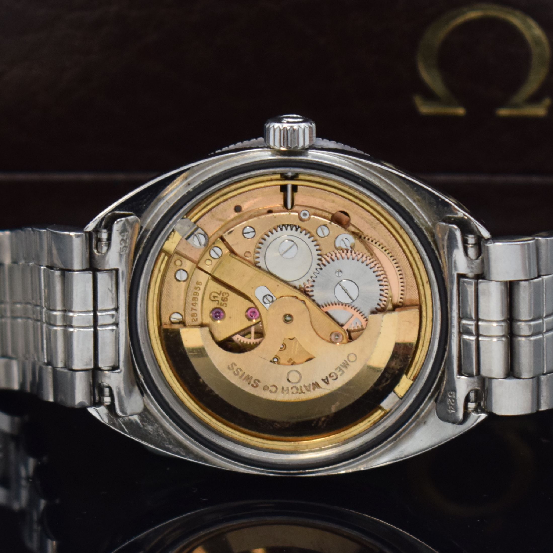 Detail e: OMEGA Seamaster 120 Herrenarmbanduhr in Stahl Referenz 166.027, Automatik, Schweiz um 1969, verschr. Boden m. Seepferdchenlogo, orig. Gliederband m. ...