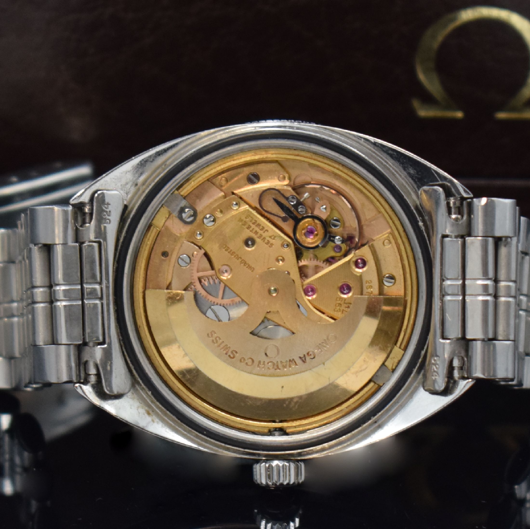 Detail f: OMEGA Seamaster 120 Herrenarmbanduhr in Stahl Referenz 166.027, Automatik, Schweiz um 1969, verschr. Boden m. Seepferdchenlogo, orig. Gliederband m. ...