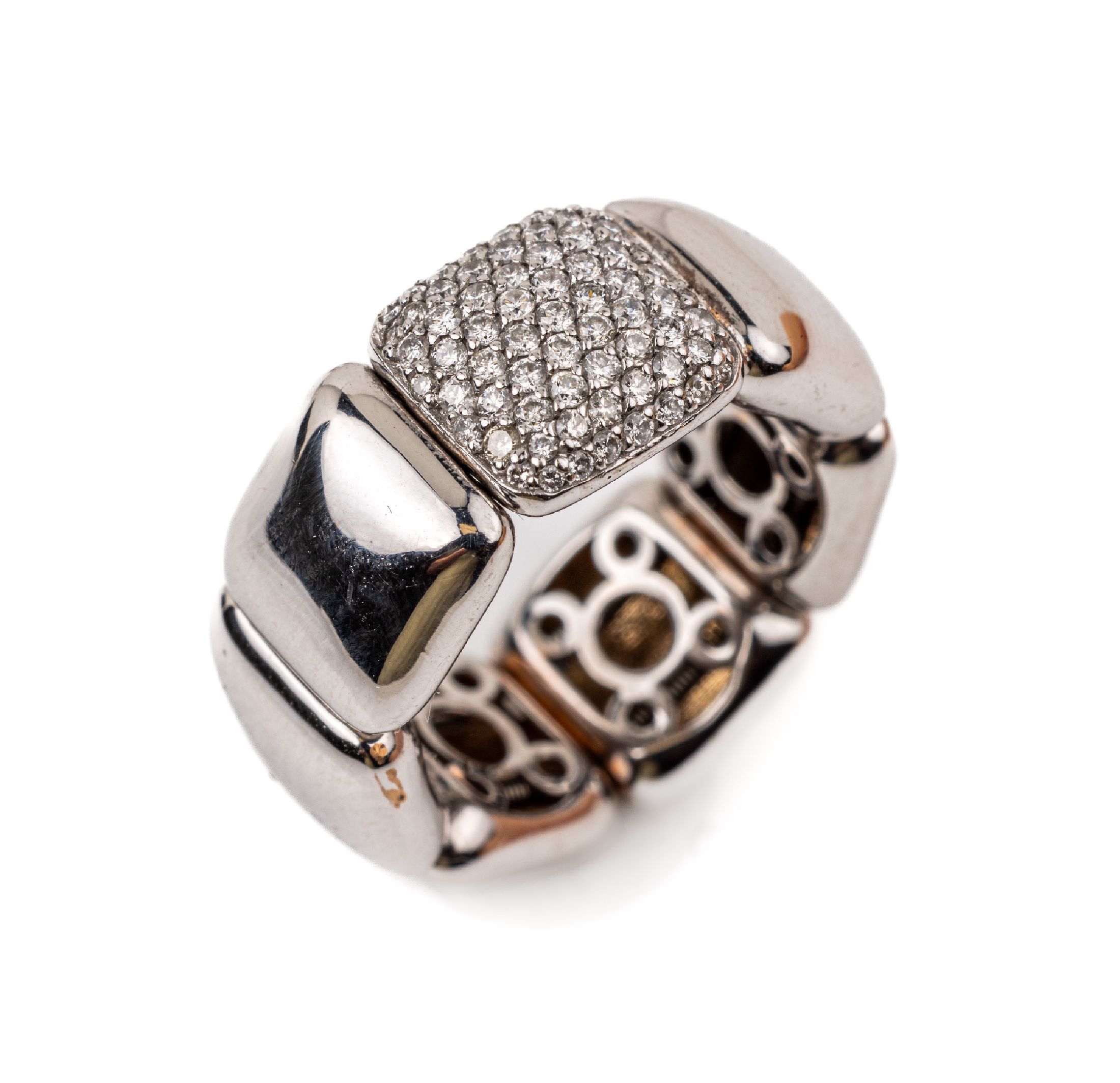 18 kt Gold Brillant-Ring, WG 750/000 gepr.,einzelne Glieder, 1 Glied mit 66 Brillanten zus. ca. 0.40 ct Weiß/si, Glieder auf flexibler Feder, RW ...