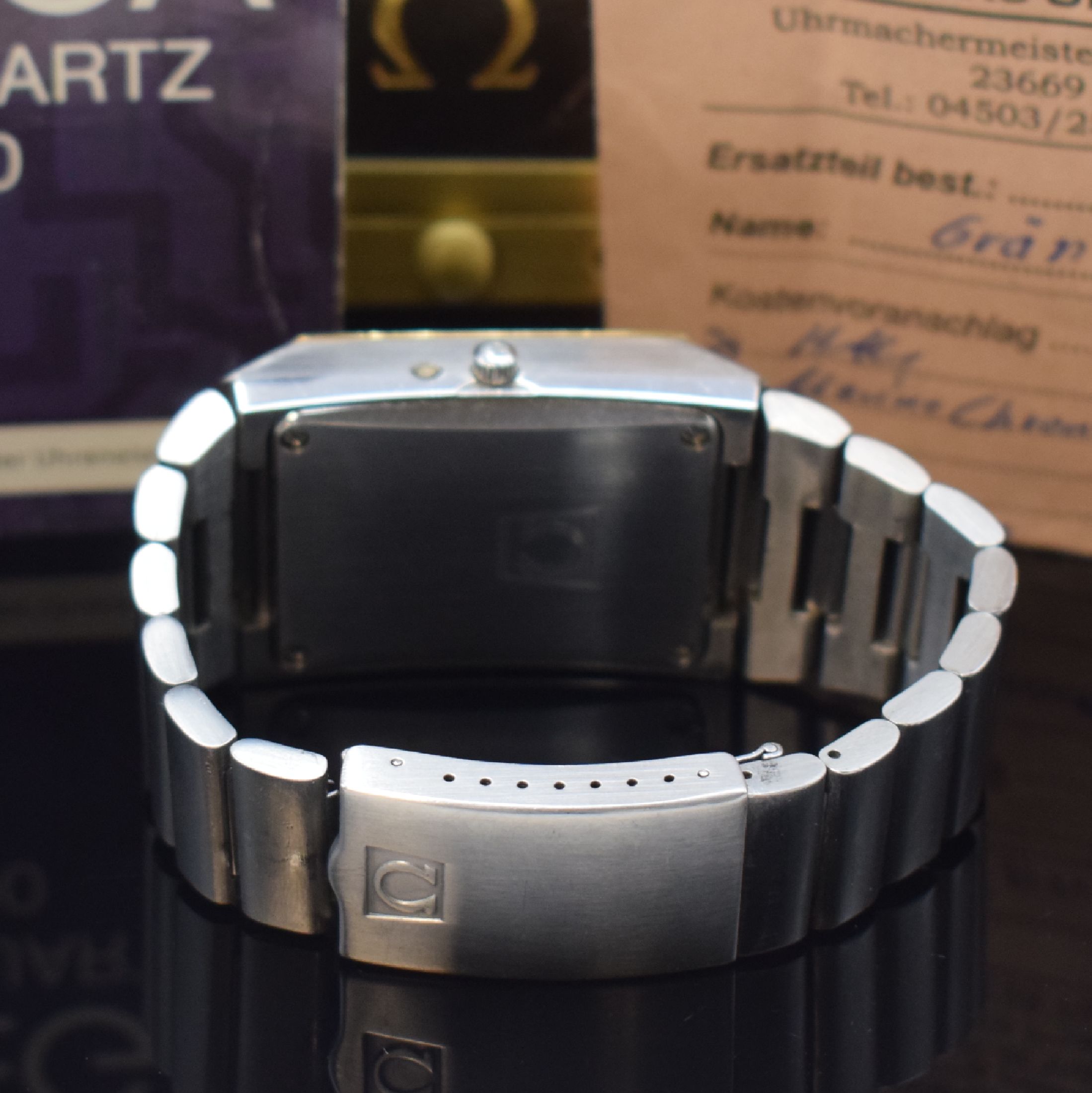 Detail b: OMEGA Marinechronometer Herrenarmbanduhr Serie Constellation Megaquartz Referenz 198.0074/398.0836, Schweiz um 1972, quarz, Kal. 1511, massiv ...