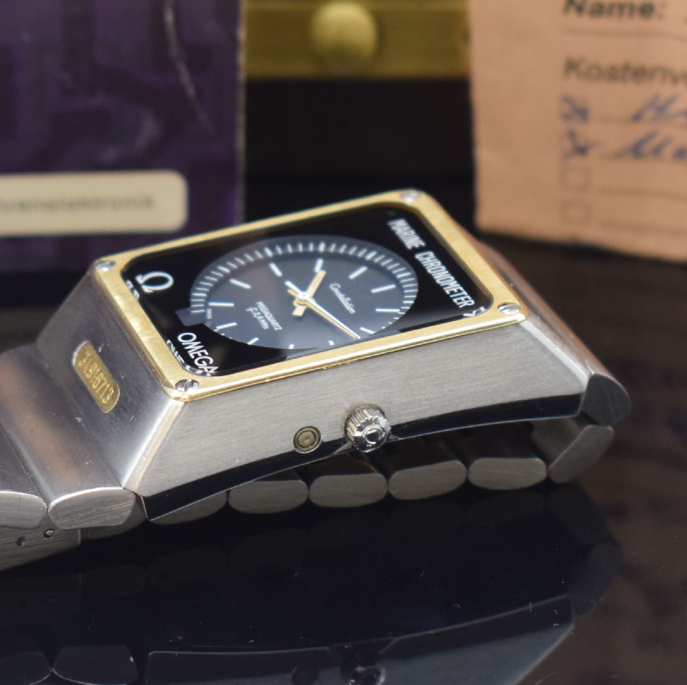 Detail c: OMEGA Marinechronometer Herrenarmbanduhr Serie Constellation Megaquartz Referenz 198.0074/398.0836, Schweiz um 1972, quarz, Kal. 1511, massiv ...
