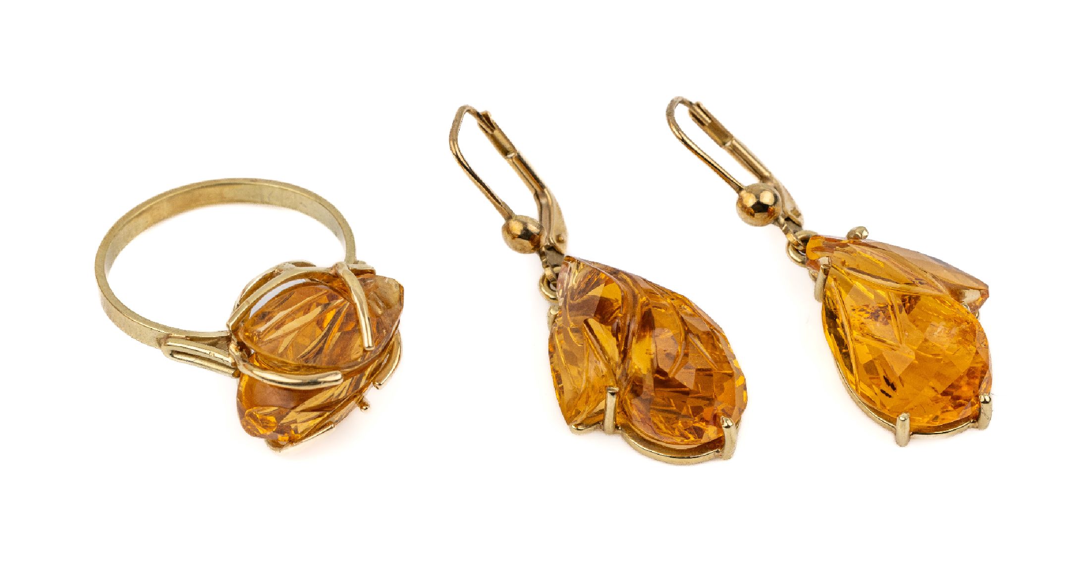 14 kt Gold Citrin-Schmuckset, GG 585/000, best. aus: 1 Ring, RW 56, und 1 Paar Ohrhänger, 3 facett. Citrine im Fantasieschliff, ca. 11.4 g
