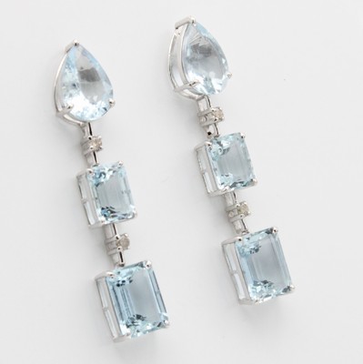 26688226a - Paar Ohrgehänge mit Aquamarinen und Diamanten