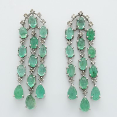 Image Paar 3-reihige Ohrgehänge mit Smaragden und Diamanten