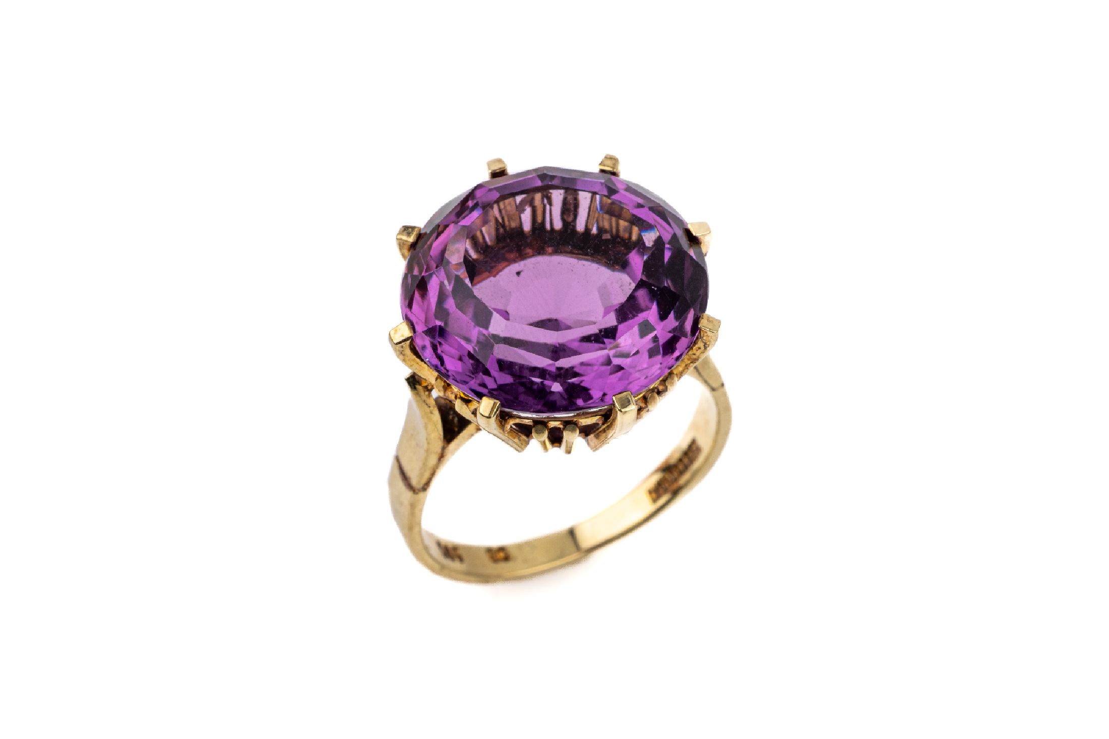 14 kt Gold Amethyst-Ring, 1950er Jahre, GG 585/000, rundfacett. Amethyst ca. 16.00 ct, RW 56, ca. 8.4 g, Hersteller GEBR. CASPER