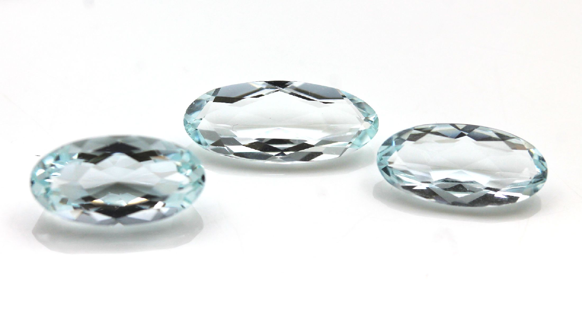 Lot lose Aquamarine, ca. 72.91 ct, ovalfacett.