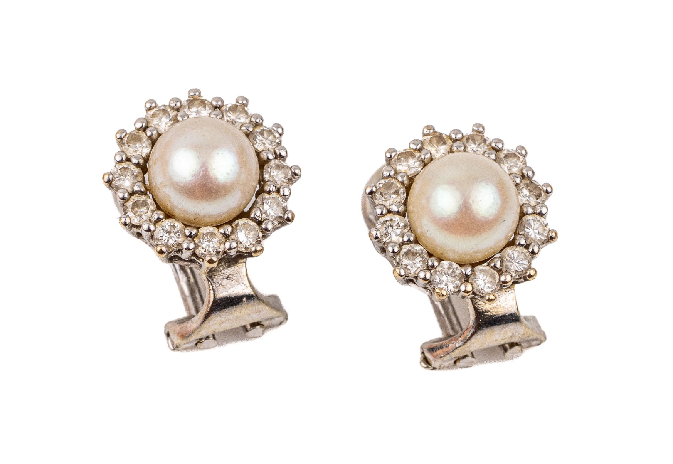 Paar 18 kt Gold Perl-Brillant-Ohrstecker, WG 750/000, 2 Akoyazuchtperlen, D. ca. 6.5 mm,24 Brillanten zus. ca. 0.70 ct Weiß/si-p, ca. 4.9 g, ...
