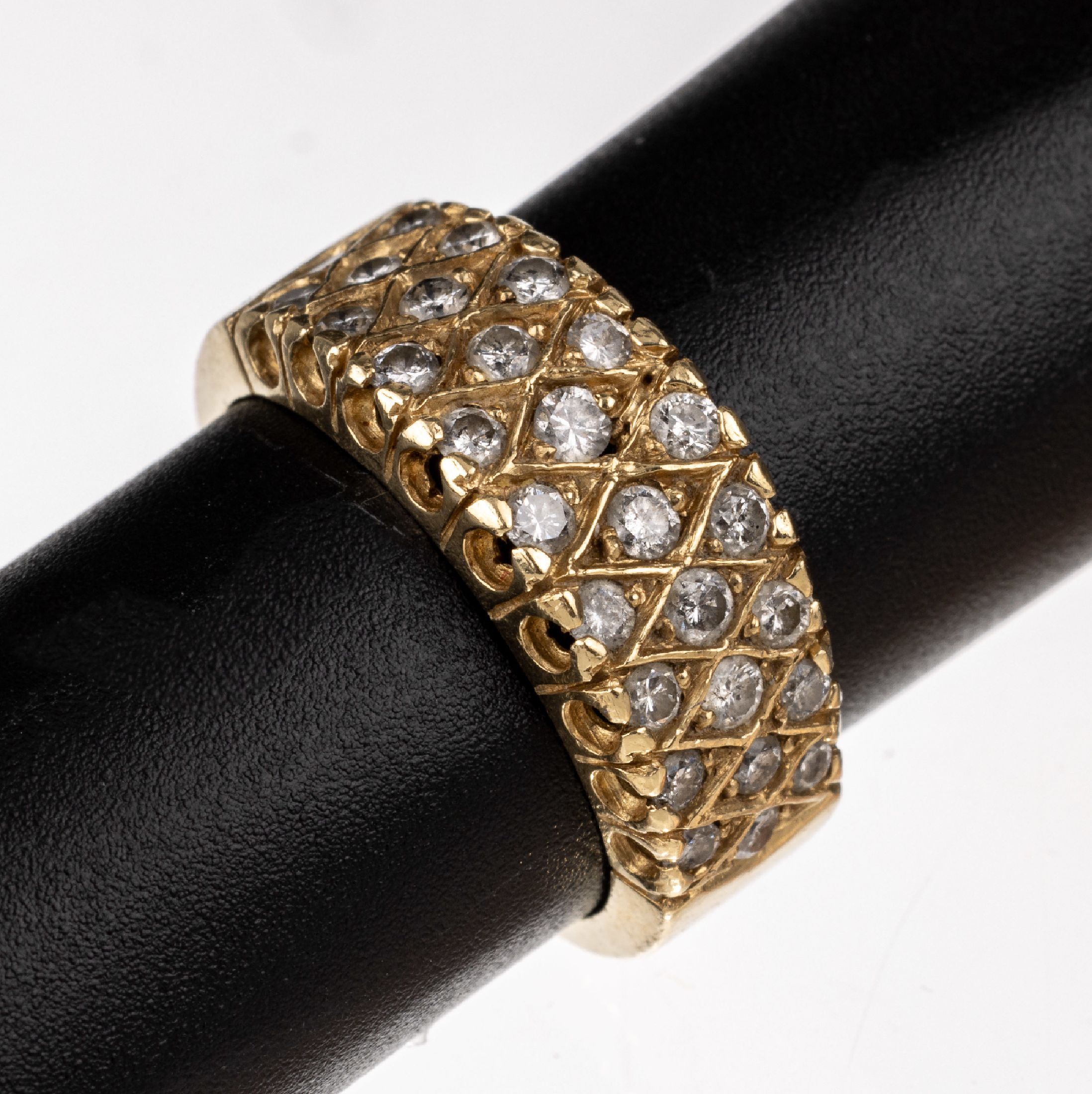 14 kt Gold Brillant-Ring, GG 585/000, 28 Brillanten zus. ca. 1.20 ct Weiß/si-p, RW 55, ca. 5.6 g