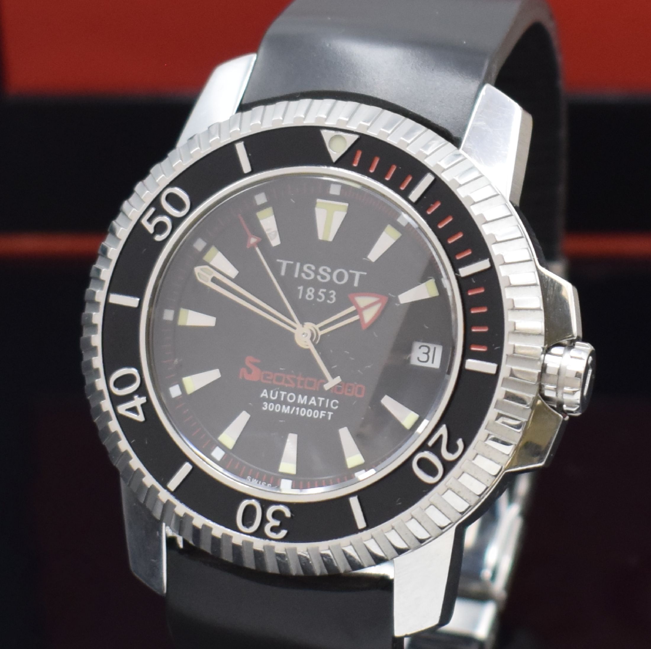 Detail a: TISSOT Herrenarmbanduhr Seastar 1000, Automatik, Schweiz um 2005, beids. vergl. Edelstahlgeh. inkl. orig. Kautschukband m. orig. Faltschl., zus. ...