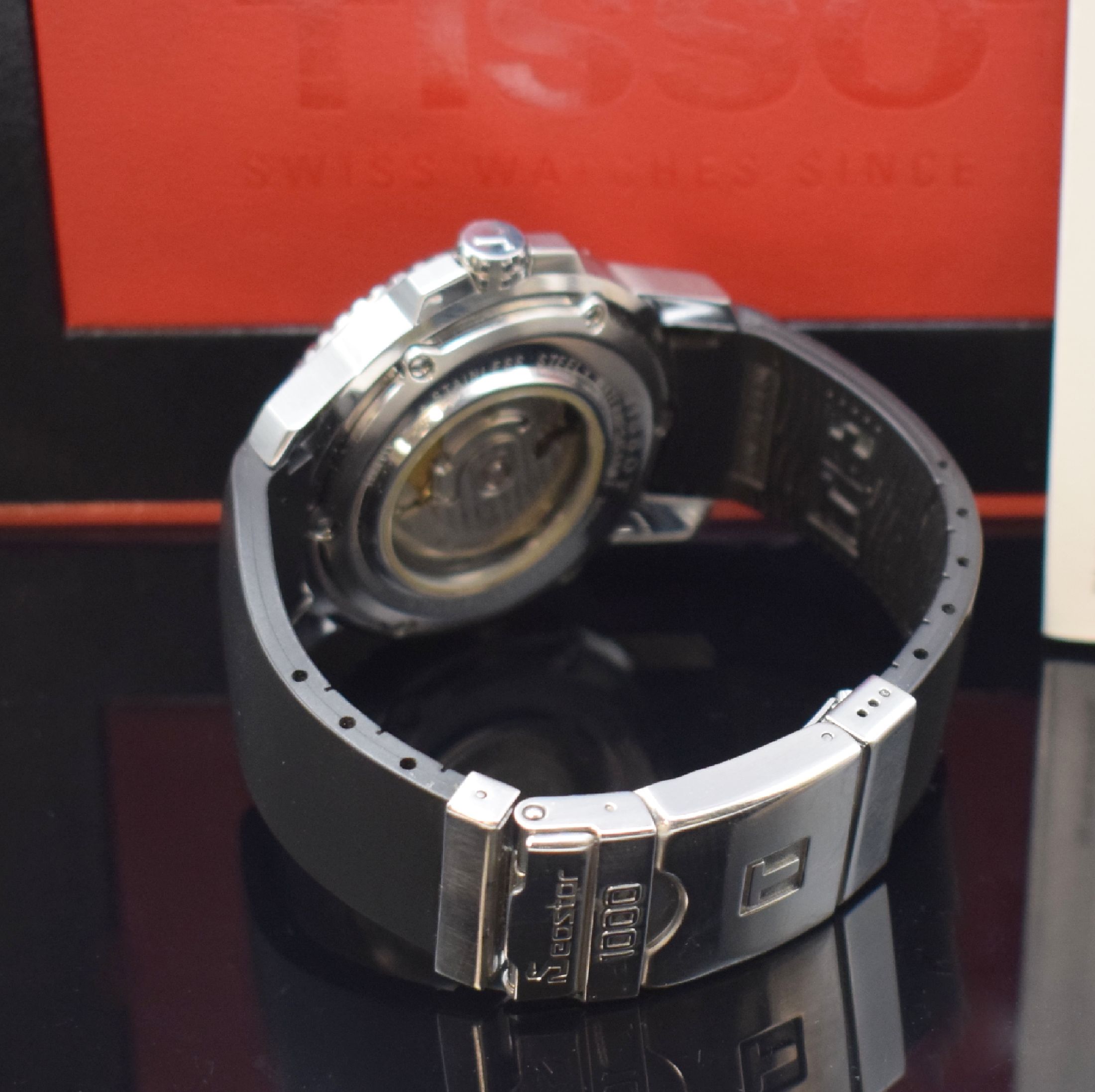 Detail b: TISSOT Herrenarmbanduhr Seastar 1000, Automatik, Schweiz um 2005, beids. vergl. Edelstahlgeh. inkl. orig. Kautschukband m. orig. Faltschl., zus. ...