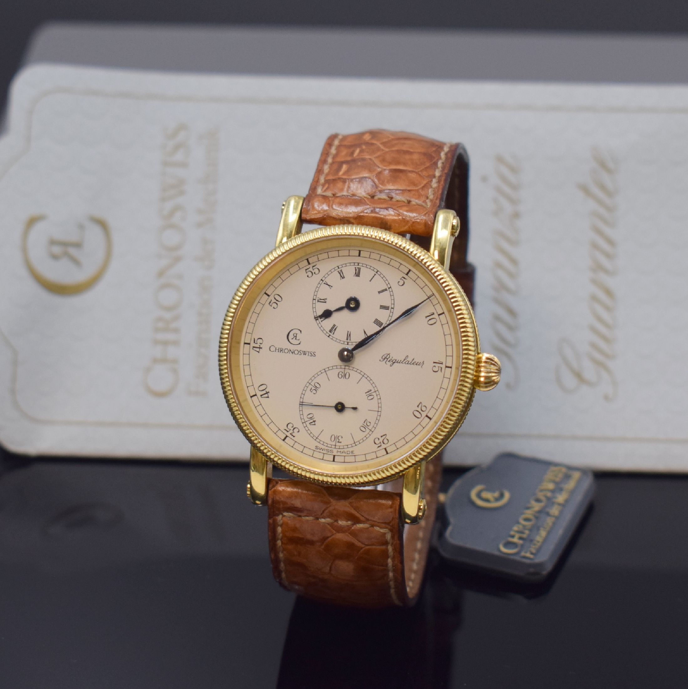 CHRONOSWISS seltene Herrenarmbanduhr Regulateur Nr. 008 Referenz CH 6321, Handaufzug, Schweiz um 1987, massiv GG 750/000 inkl. orig. Lederband m. ...