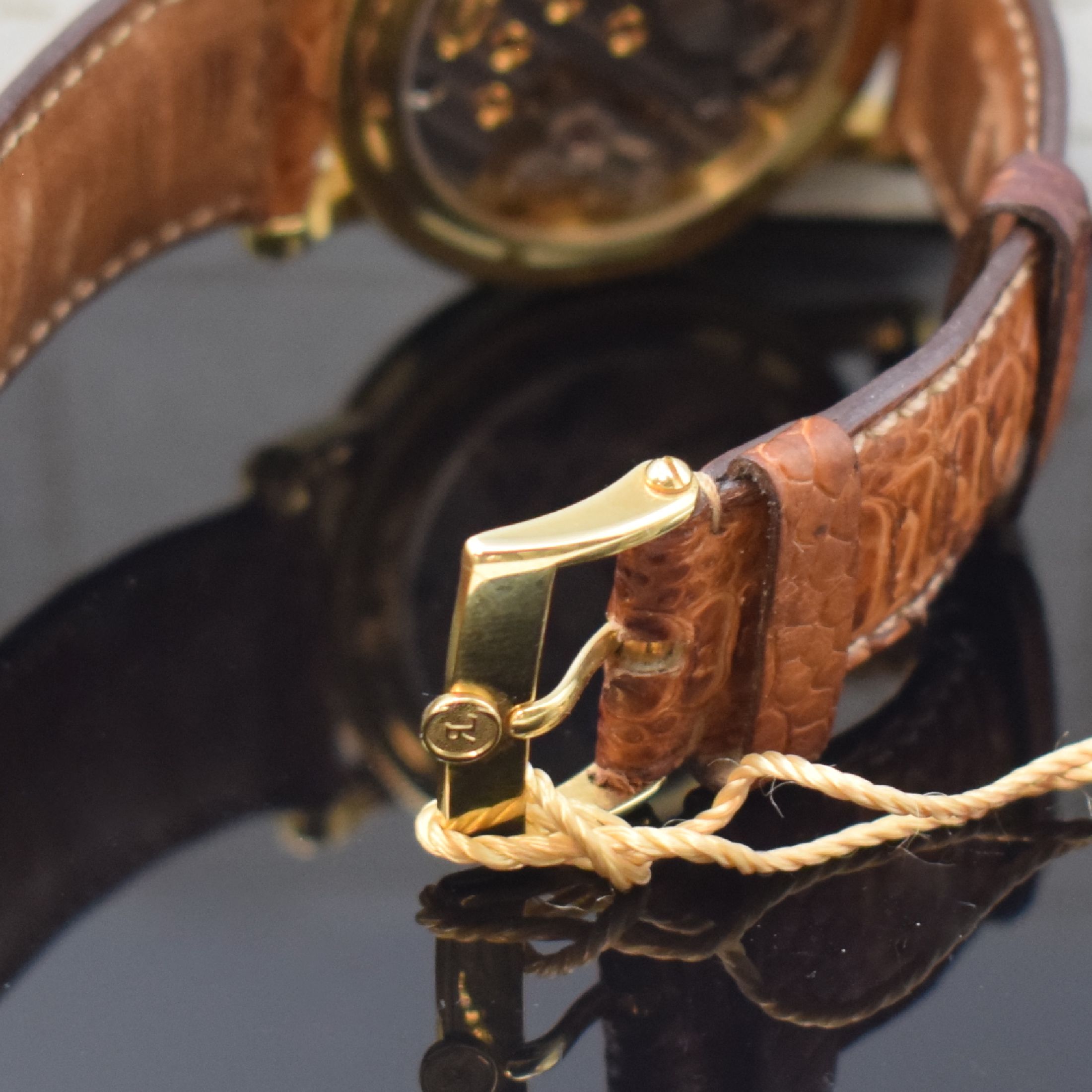 Detail b: CHRONOSWISS seltene Herrenarmbanduhr Regulateur Nr. 008 Referenz CH 6321, Handaufzug, Schweiz um 1987, massiv GG 750/000 inkl. orig. Lederband m. ...