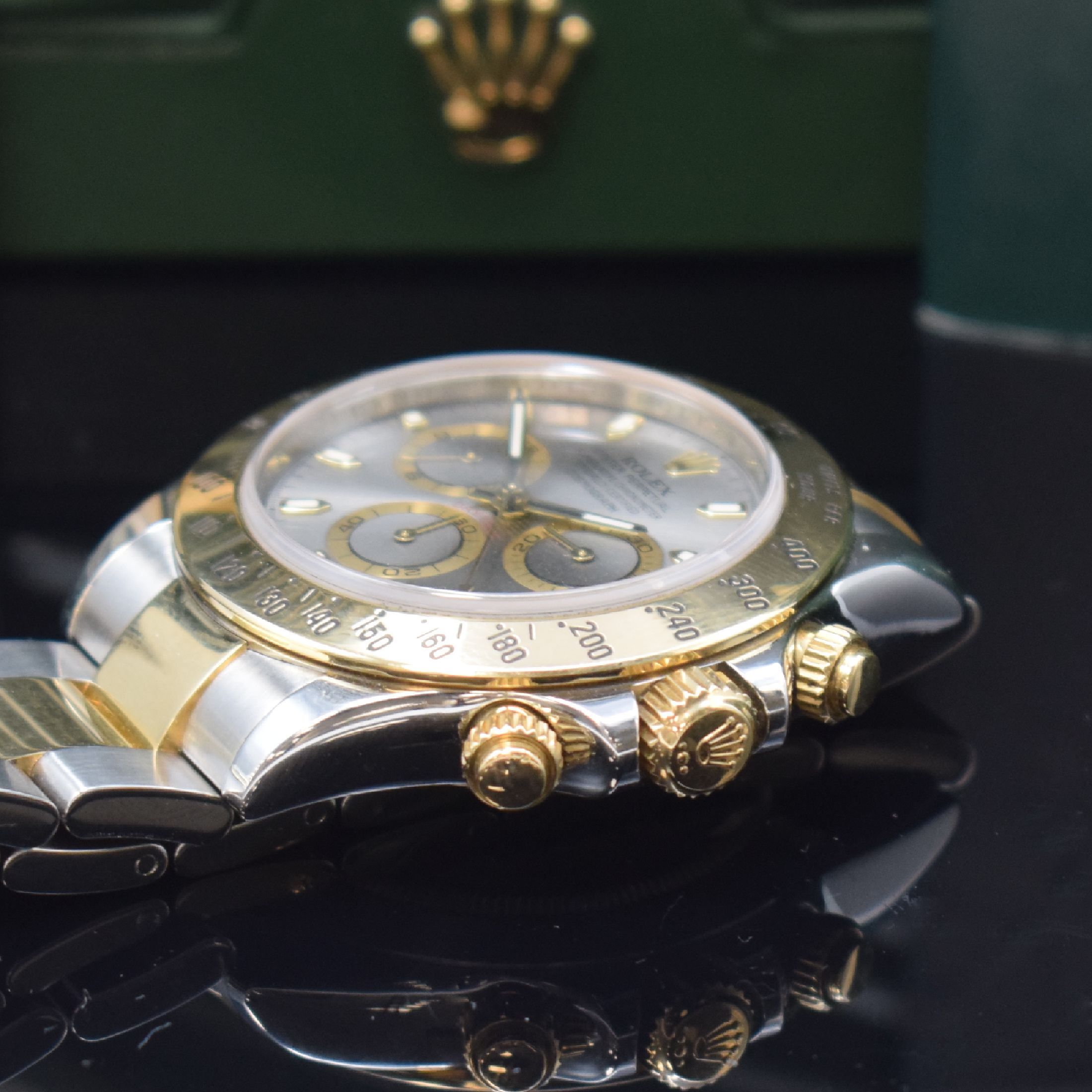 Detail d: ROLEX Herrenarmbanduhr Oyster Perpetual Cosmograph Daytona Referenz 116523, Automatik, Random-Serie, Chronometer der Superlative in Edelstahl/Gold ...