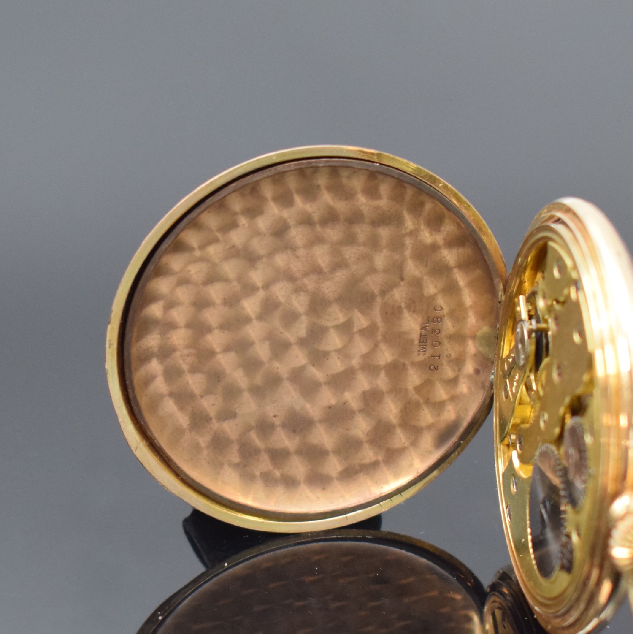 Detail d: Savonette Herrentaschenuhr in RoseG 585/000, Schweiz um 1920, glattes 2-Deckel Goldgeh. l. dell., verg. Cuv., verg. Zifferbl. m. gold. ...
