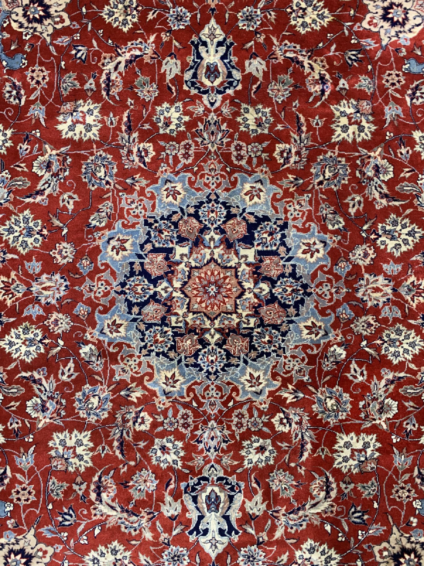 Detail b: Esfahan fein, China, ca. 50 Jahre, Korkwolle auf Baumwolle, ca. 276 x 188 cm, EHZ: 2