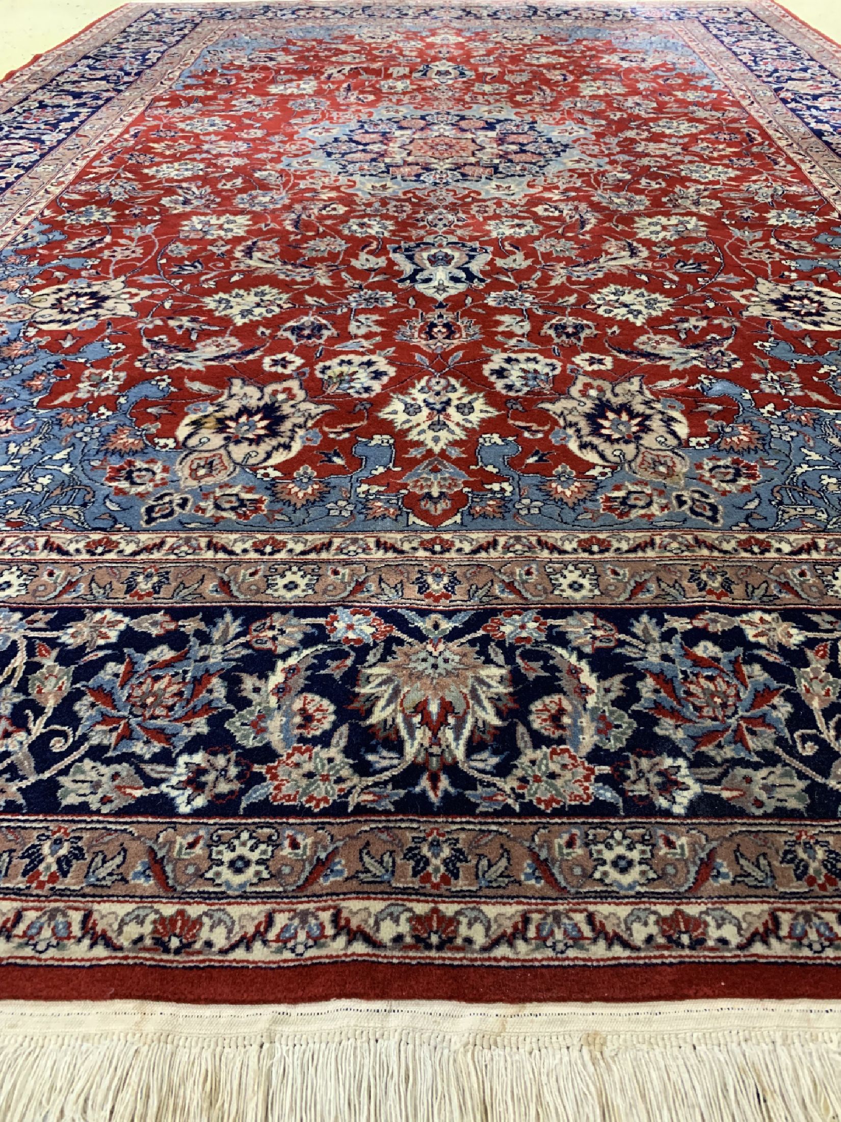 Detail c: Esfahan fein, China, ca. 50 Jahre, Korkwolle auf Baumwolle, ca. 276 x 188 cm, EHZ: 2