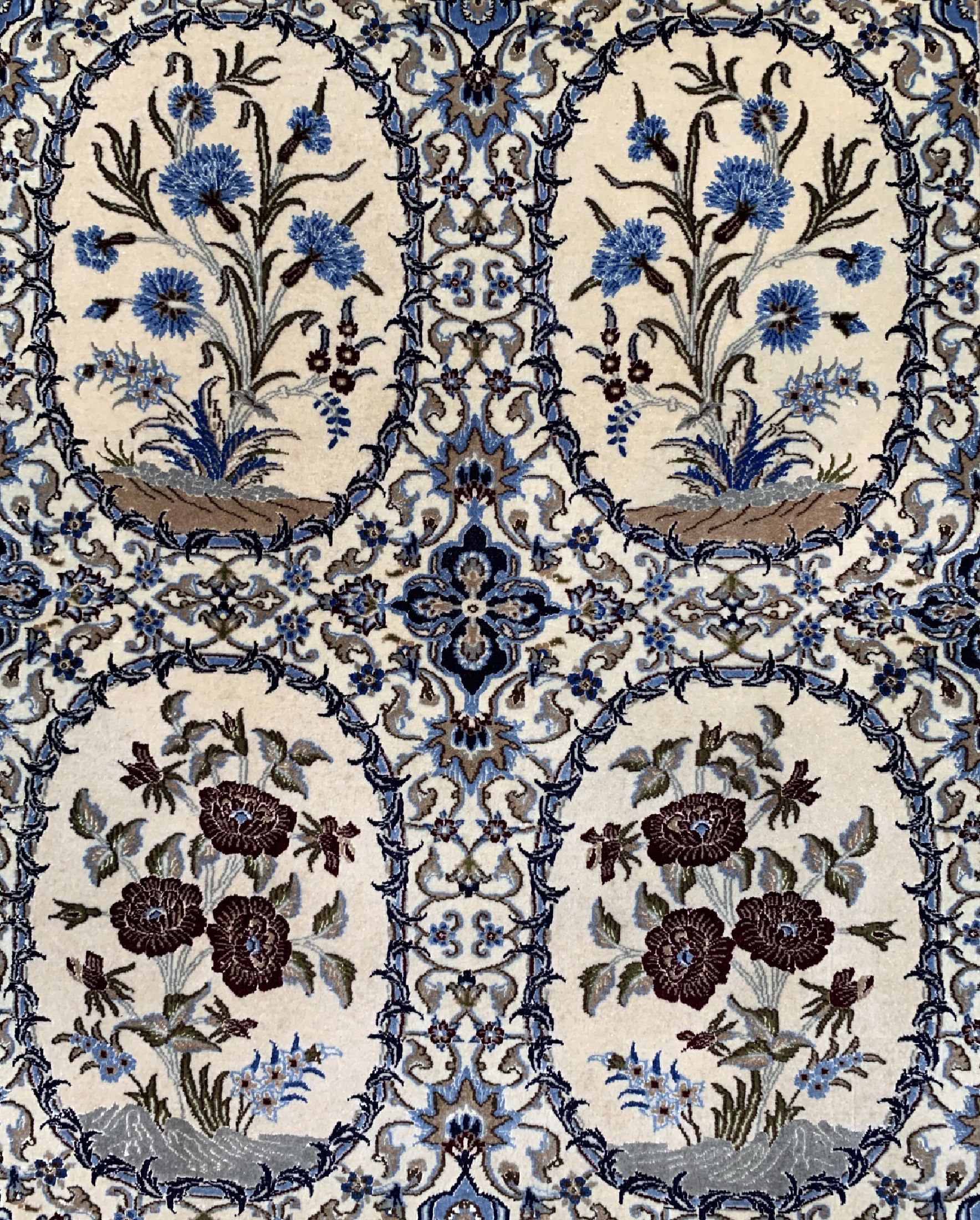 Detail c: Nain fein(6 La), Persien, ca. 40 Jahre, Korkwolle mit Seide, ca. 385 x 93 cm, ca. 1,0 Mio. Kn/qm, gereinigt, EHZ: 2, ( kleine Mottenfraß Stellen).