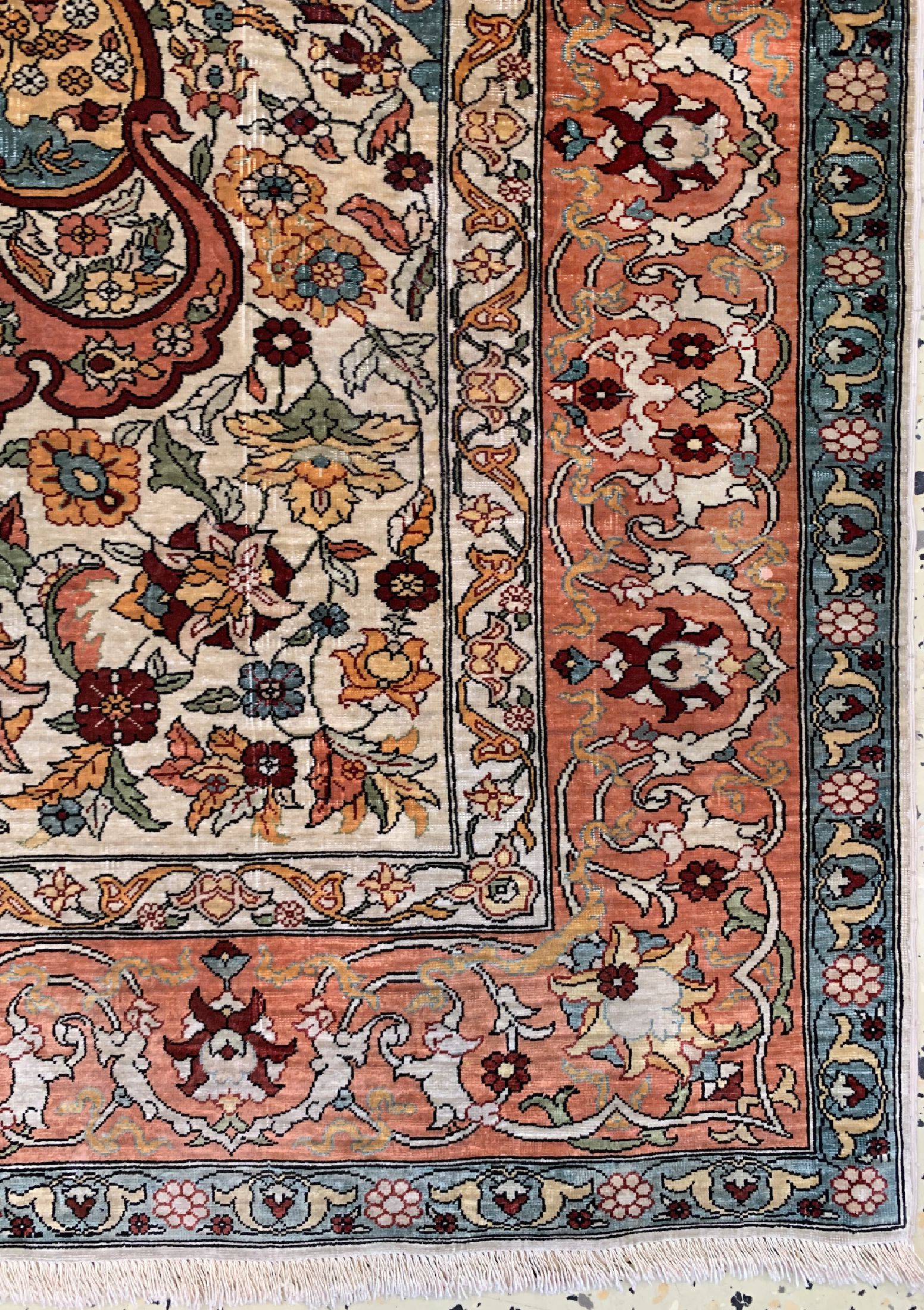 Detail a: Hereke Seide fein signiert, Türkei, um 1950, reine Naturseide, ca. 96 x 74 cm, ca. 1,0 Mio. Kn/qm, EHZ: 2