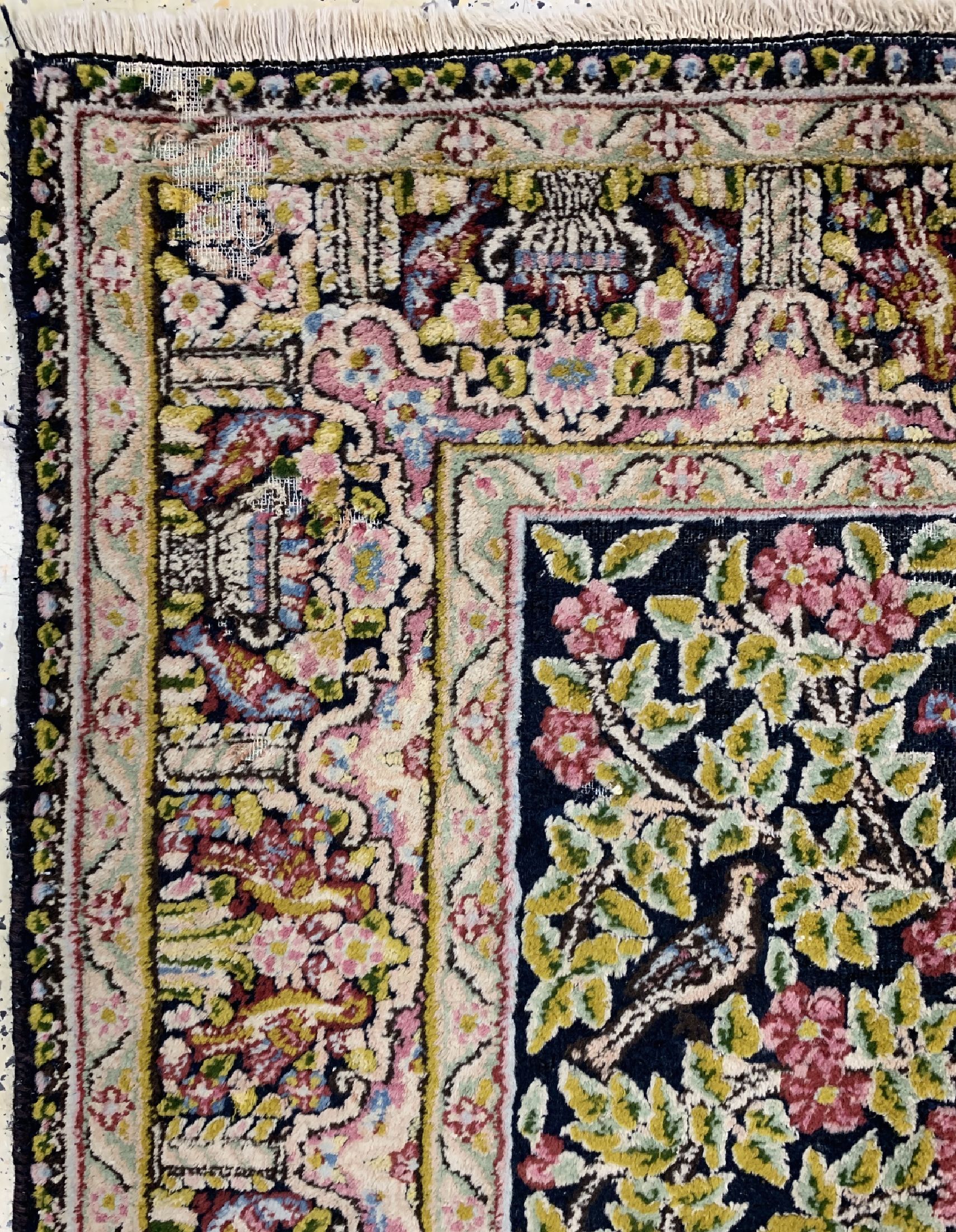 Detail d: Kerman alt, Persien, ca. 60 Jahre, Wolle auf Baumwolle, ca. 248 x 149 cm, Mottenfraß EHZ: 4(gereinigt)