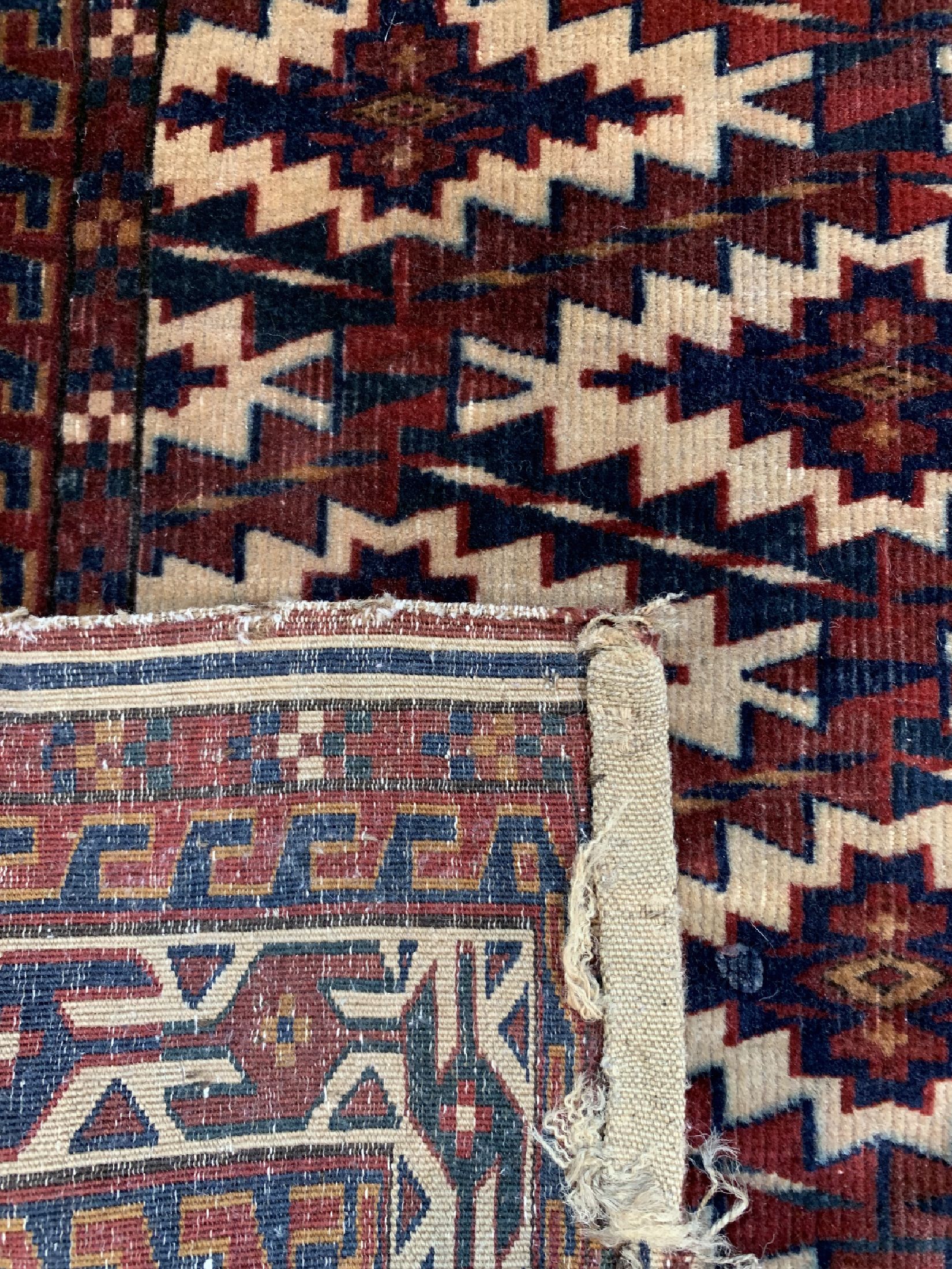 Detail d: Konvolut Asmalyk & Torba, Turkmenistan, 19.Jhd, Wolle auf Wolle, ca. 128 x 66 cm & ca. 83 x 35 cm, EHZ: 4
