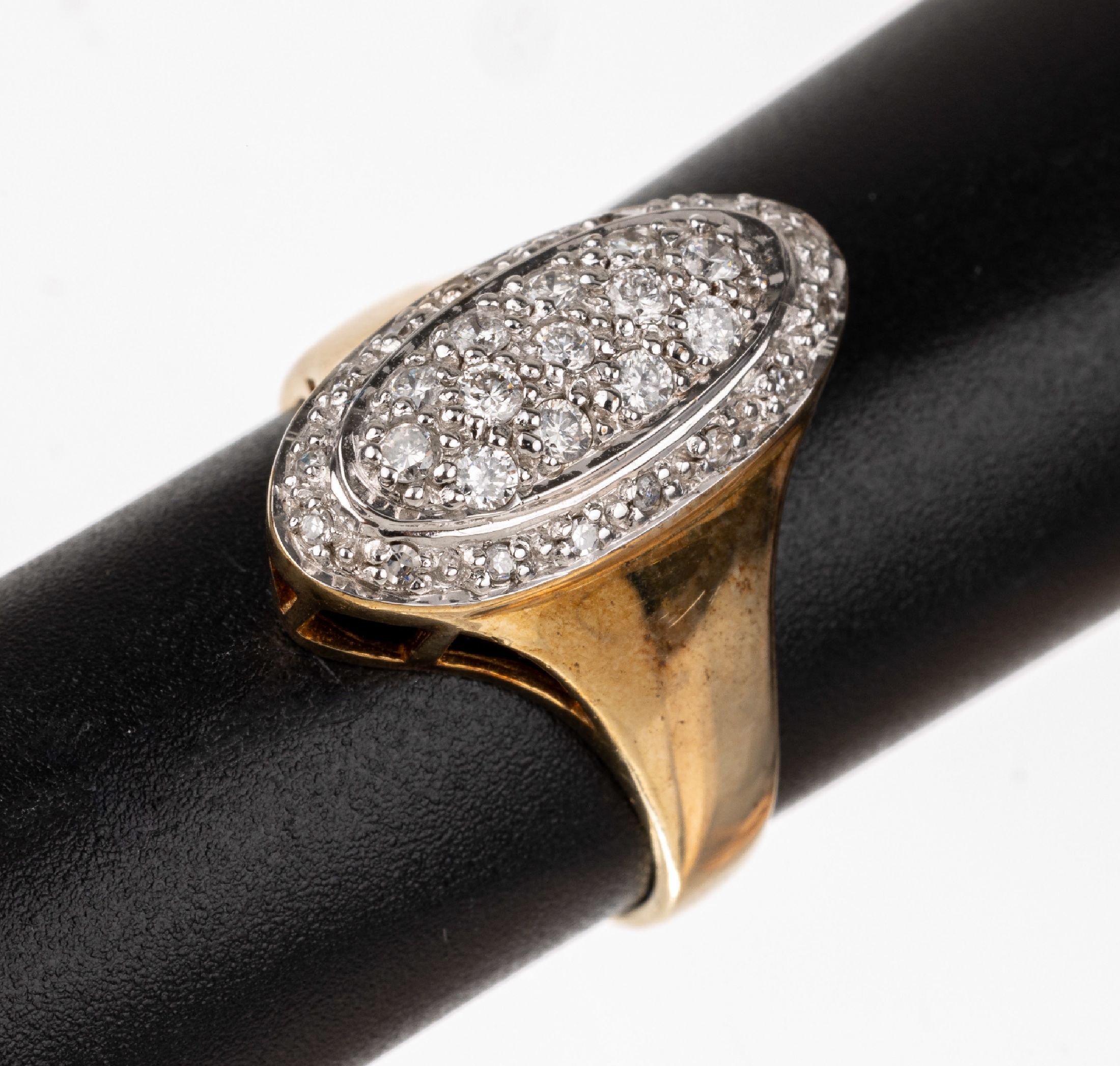 Detail a: 9 kt Gold Diamant-Ring, GG/WG 375/000, ovaler Ringkopf, 13 Brillanten und 16 8/8 -Diamanten zus. ca. 1.0 ct Weiß/si-p, RW 54, ca. 5.0 g