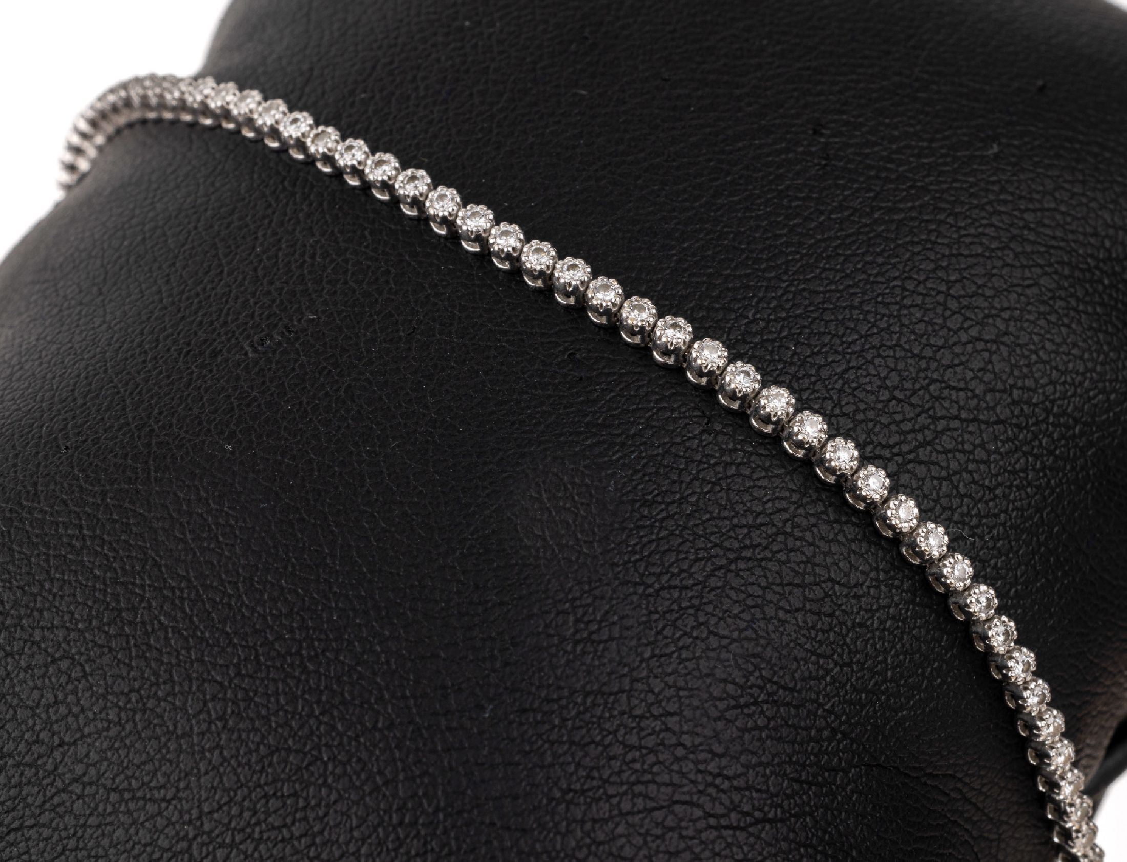 18 kt Gold Brillant-Armband, WG 750/000, 85Brillanten zus. ca. 1.50 ct feines Weiß-Weiß/ vs-si, L. ca. 17.8 cm, ca. 5.8 g, Kastenschloss mit 2 ...