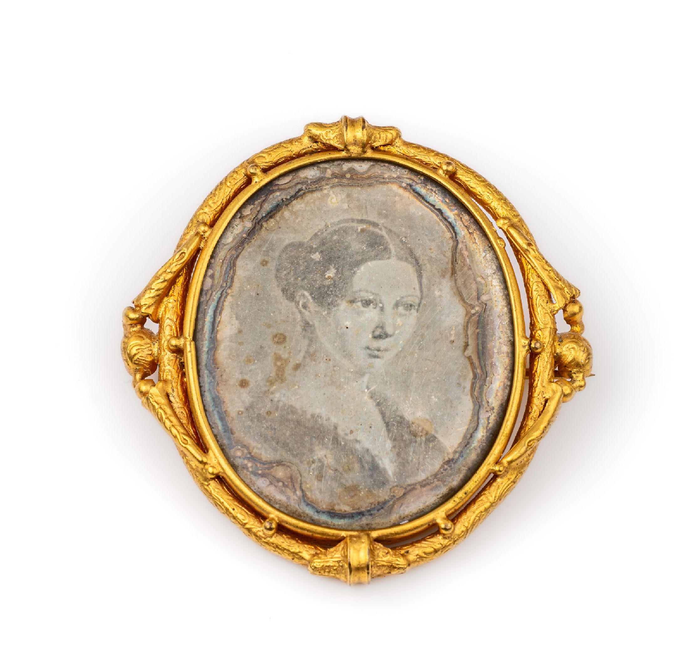 Seltene Brosche mit Daguerreotypie, um 1860, Metall verg., mittig Fotografie auf Silberplatte, Verfahren entwickelt von Louis Daguerre in den 1830er ...