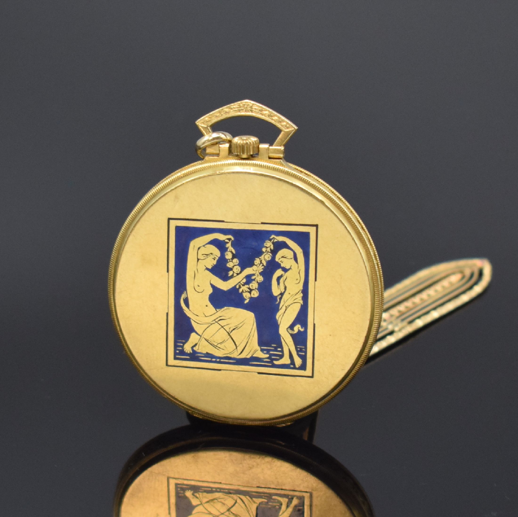 Detail a: MOERIS offene Taschenuhr in GG 750/000 mit Chatelain in GG 585/000, Schweiz um 1940, Geh. seitl. floral grav., rücks. emaill., silb. Zifferbl. m. ...