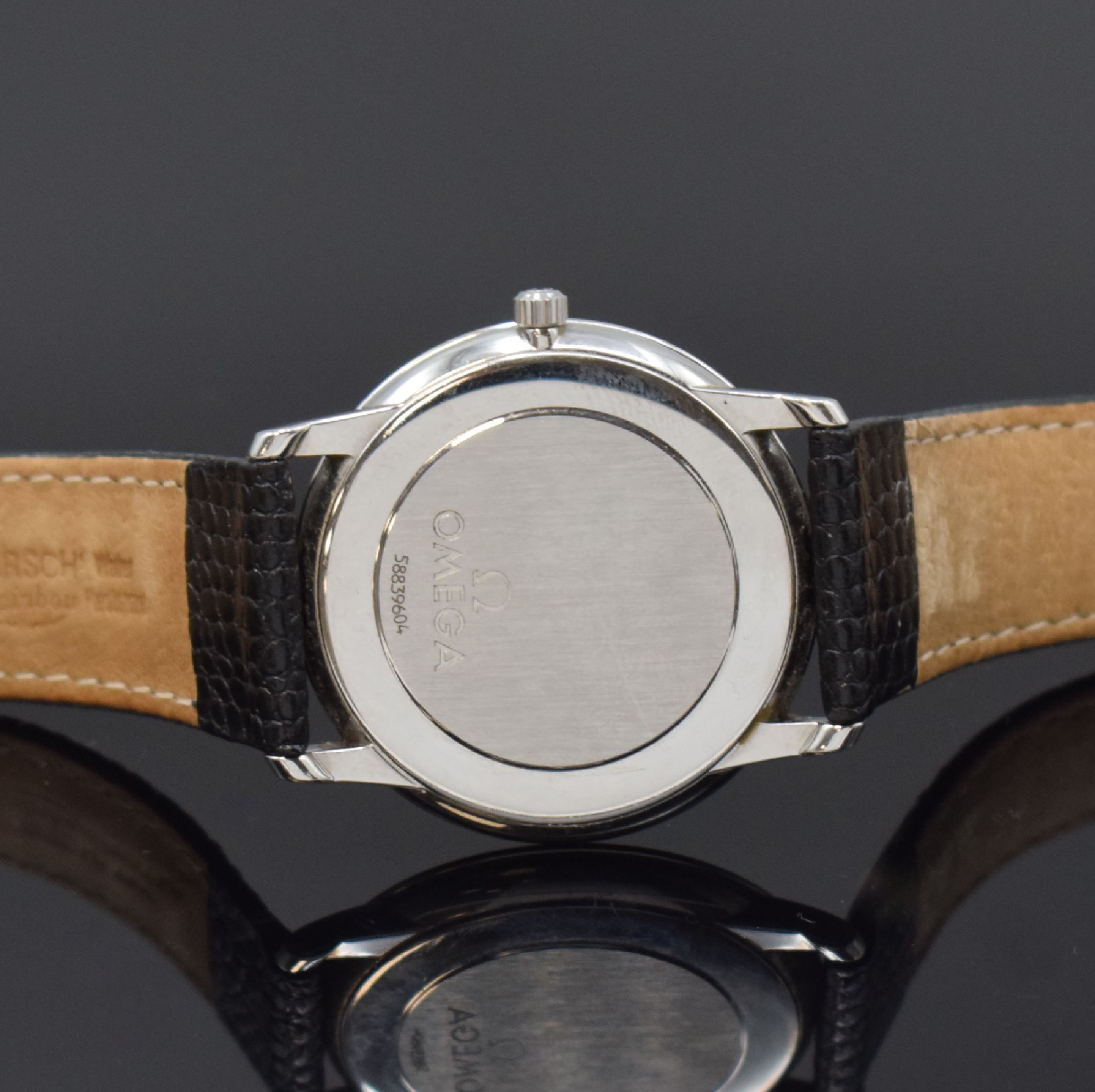Detail d: OMEGA Armbanduhr De Ville Referenz 196.1150, quarz, Schweiz um 2000, 3-teil. Edelstahlgeh. inkl. Lederband m. orig. Dornschl., Boden und Glasrand ...