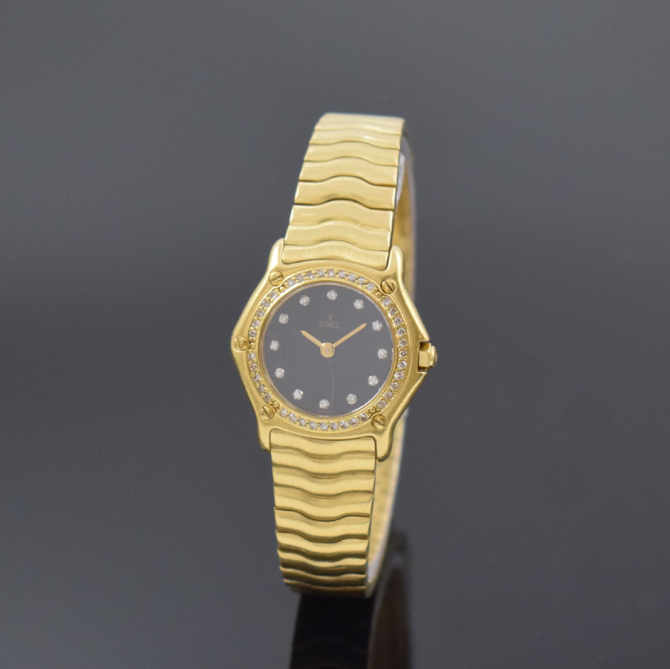 EBEL Damenarmbanduhr Sportwave in GG 750/000 an Goldband Referenz 866902X, Schweiz um 1995, quarz, massives Monocogue-Goldgehäuse inkl. ...