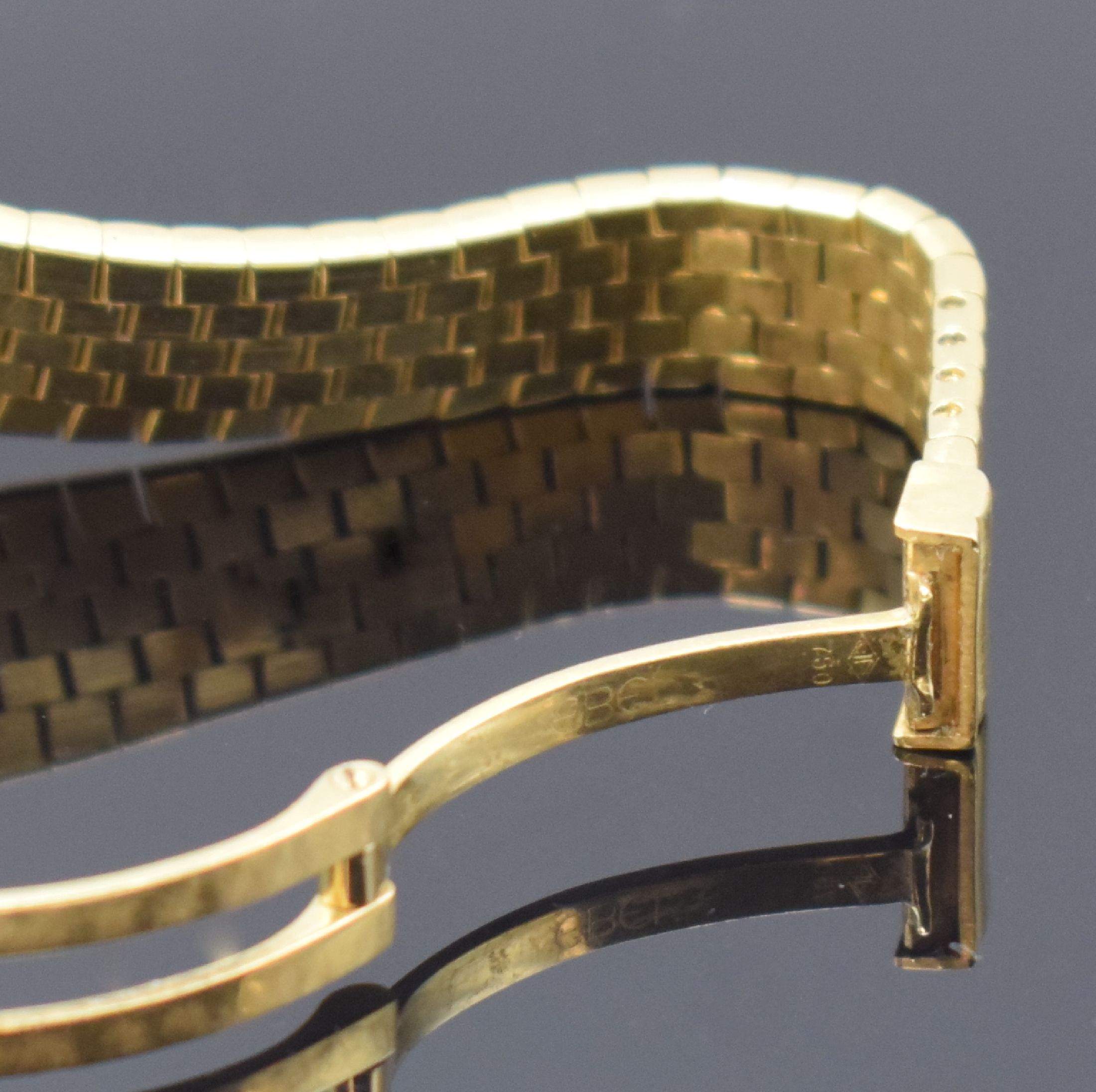Detail b: EBEL Damenarmbanduhr Sportwave in GG 750/000 an Goldband Referenz 866902X, Schweiz um 1995, quarz, massives Monocogue-Goldgehäuse inkl. ...