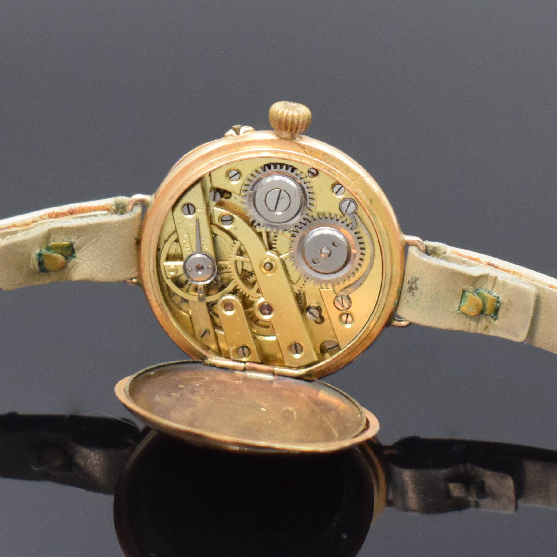 Detail e: 2 Frühe Damenarmbanduhren in GG/RG 585/000, Schweiz um 1900-1920, Handaufzug, Email- u. Metall-Zifferbl., Zylinder u. Ankerwerk, D. ca. 28 u. 15 mm, ...