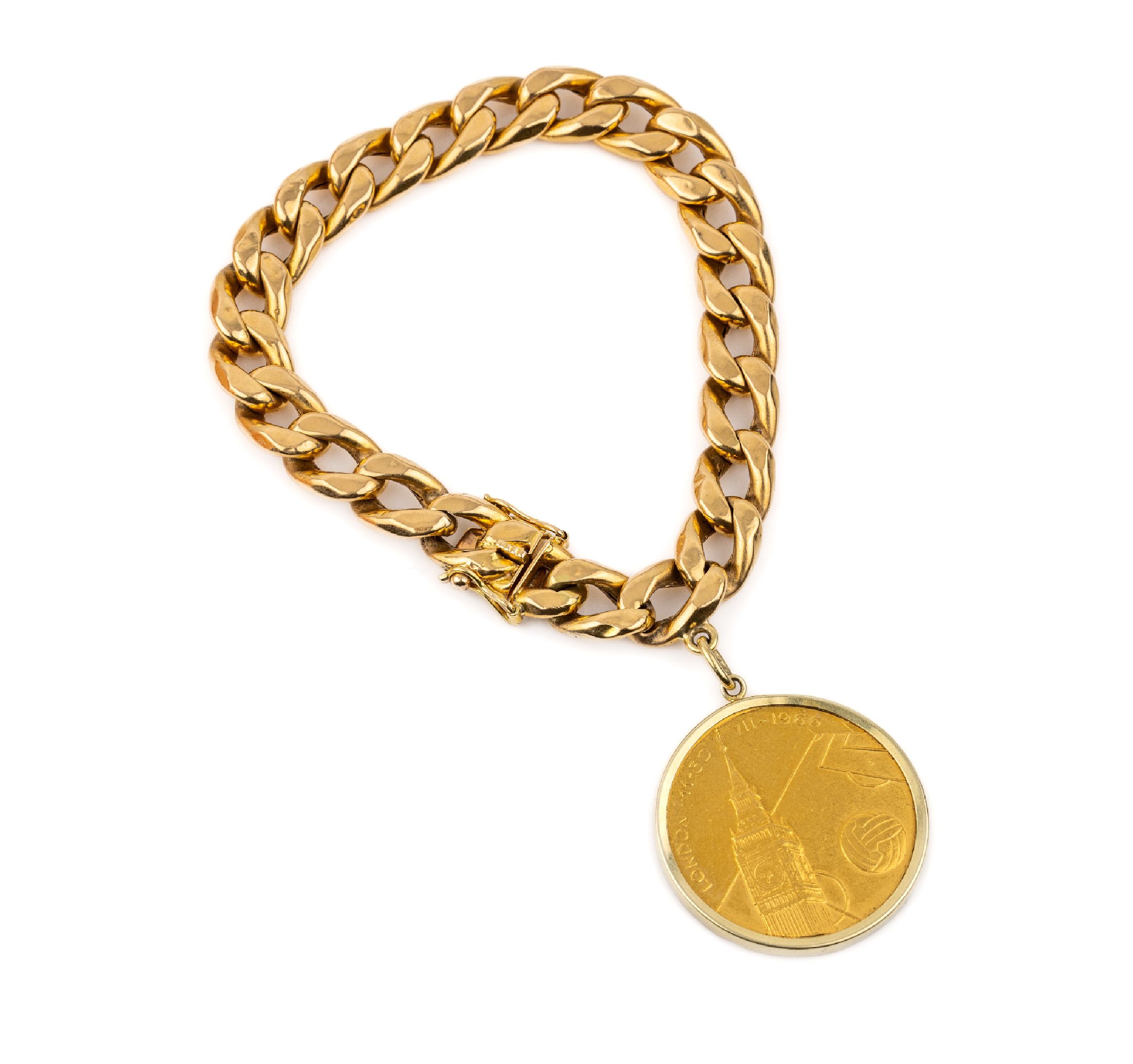 18 kt Gold Armband, GG 750/000, angehängte Medaille: GG 986/000, ca. 17.2 g, Fussballweltmeisterschaft 1966, mittig: Helmut Schön umgeben von 11 ...