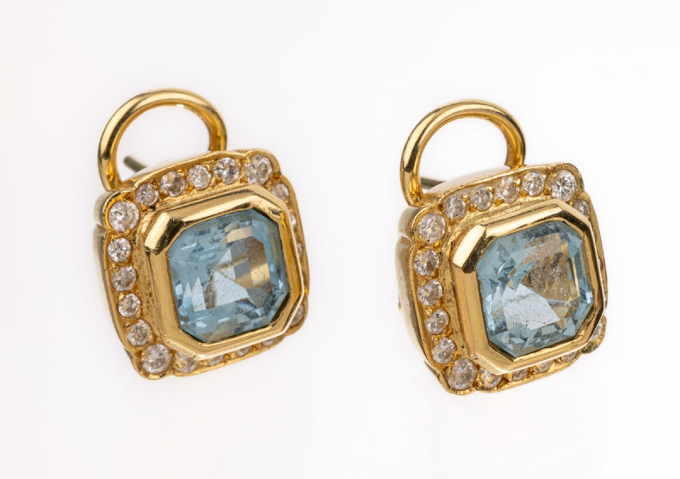 Paar 14 kt Gold Aquamarin-Brillant-Ohrstecker, GG 585/000, 2 Aquamarine im Treppenschliff ca. 2.20 ct, 40 Brillanten zus. ca. 0.80 ct Weiß/vs-si, ...
