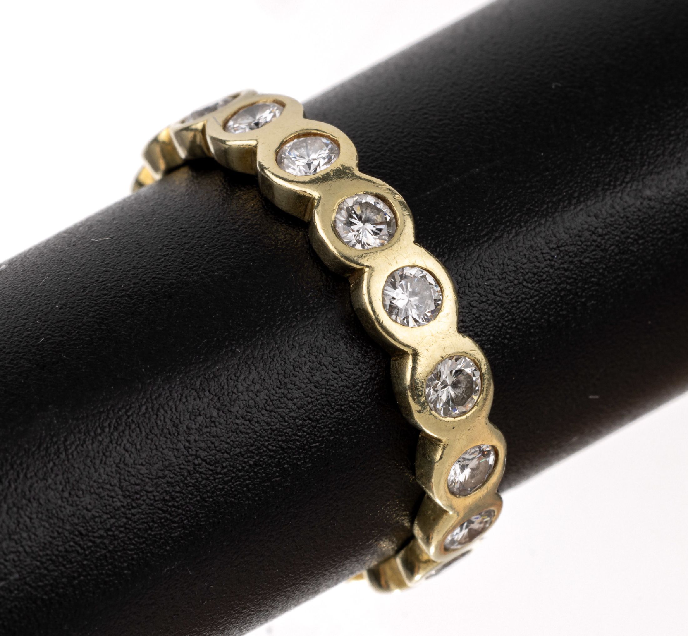 14 kt Gold Brillant-Ring, GG 585/000, 18 Brillanten zus. ca. 1.50 ct feines Weiß -Weiß/vs-si, RW 60, ca. 3.9 g