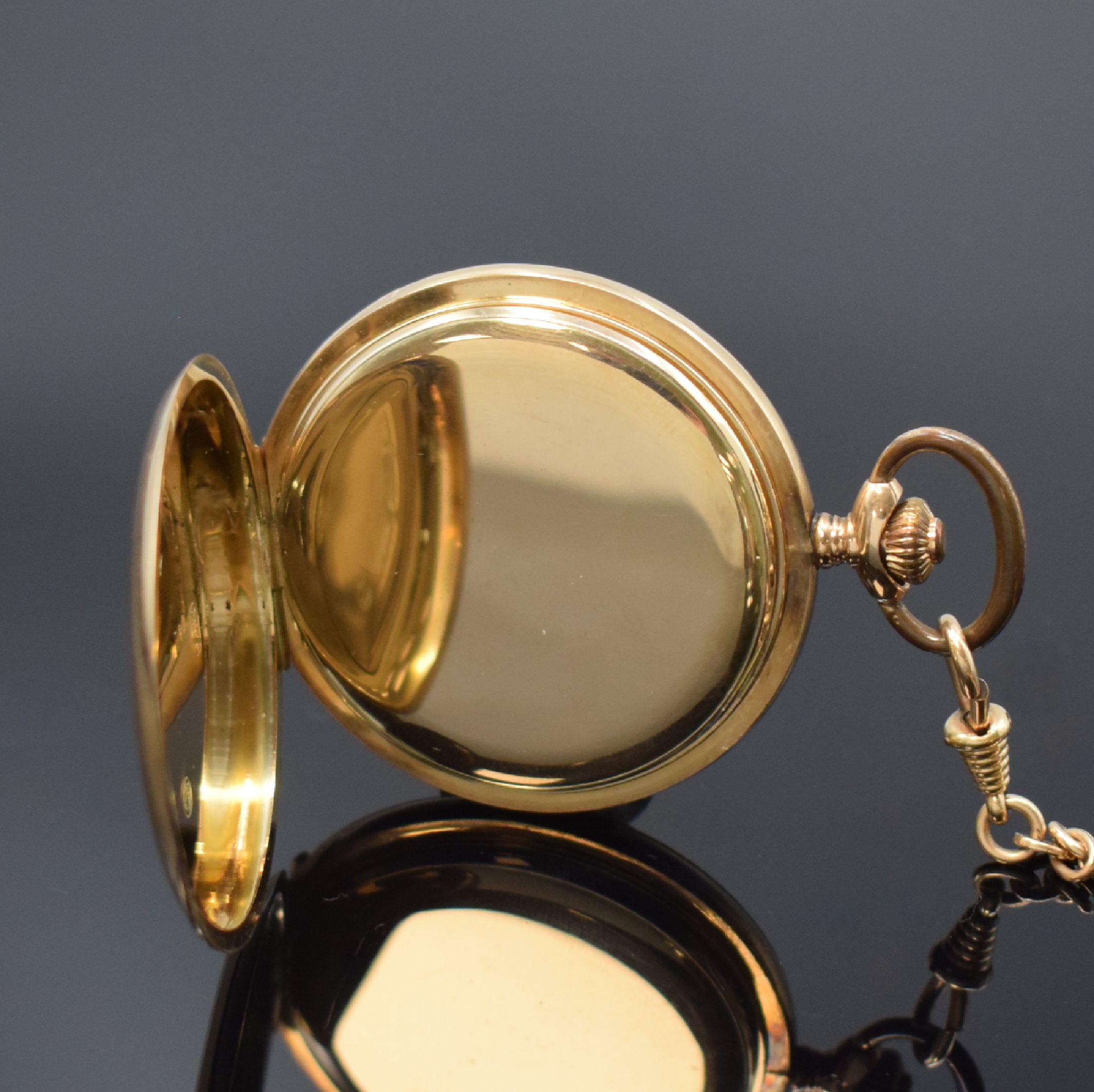 Detail c: SAVONETTE in RoseG 585/000, Schweiz um 1910, 3-Deckel Goldgeh., Emailzifferbl. m. arab. Zahlen, gold. Zeiger, verg. Werk, Schr.-Unr., Breguet-Sp., D. ...