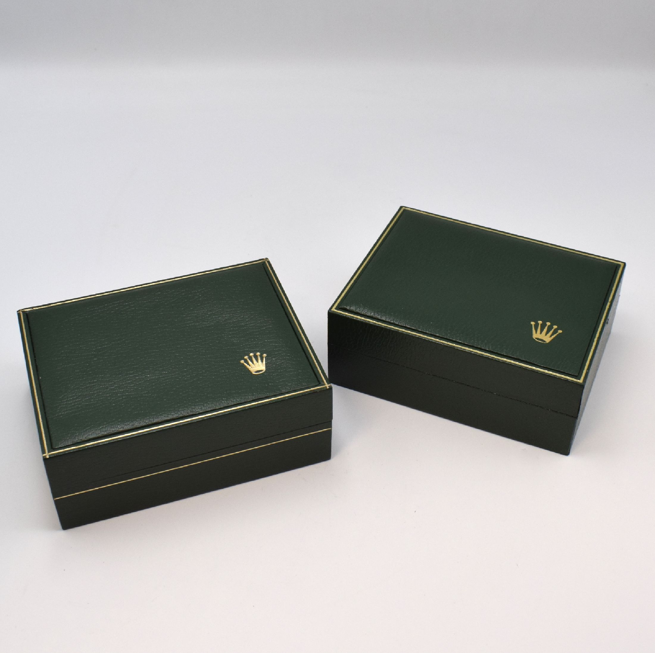 Detail a: 2 x ROLEX Boxen für Armbanduhren, Schweiz, 1) Ref. 11.00.2, 2) 10.00.01 ohne Inlay, guter gebr. Zustand