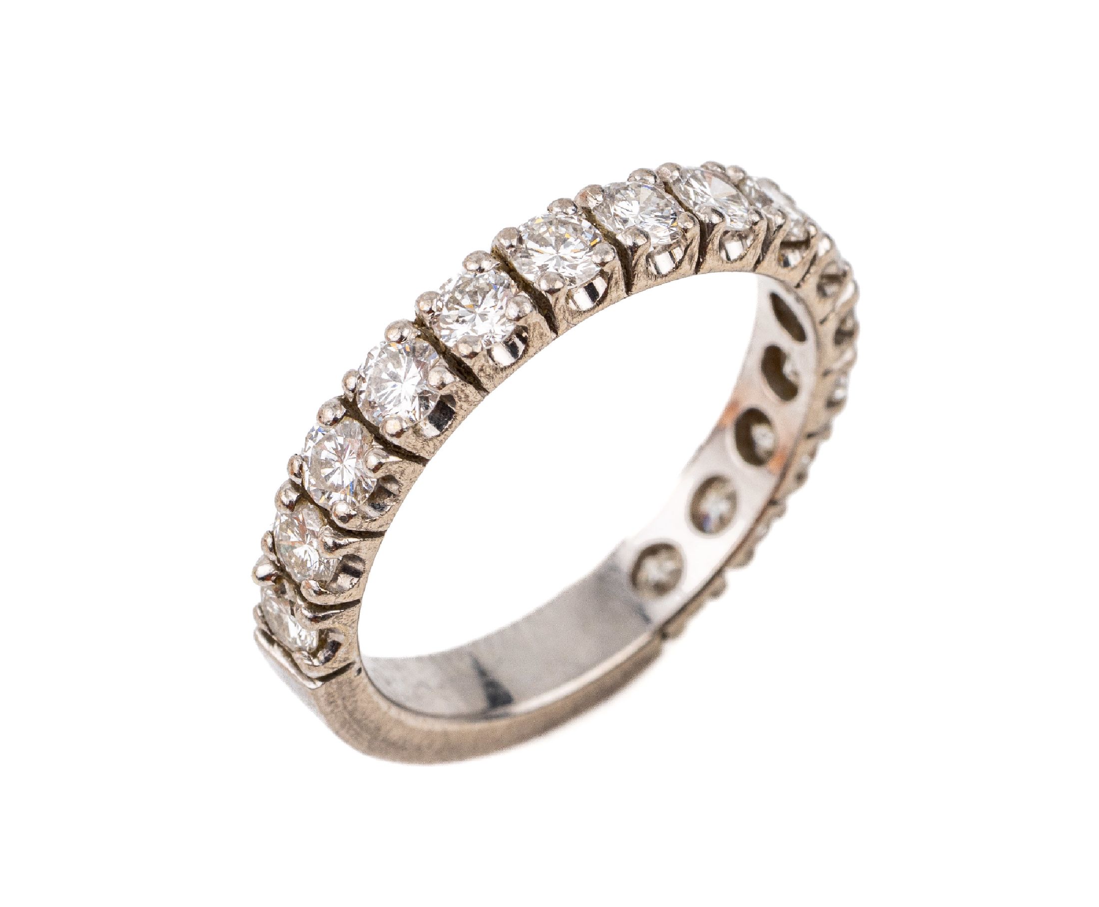 18 kt Gold Brillant-Ring, WG 750/000, 15 Brillanten zus. ca. 1.50 ct Weiß/vs-si, RW 57,ca. 4.6 g