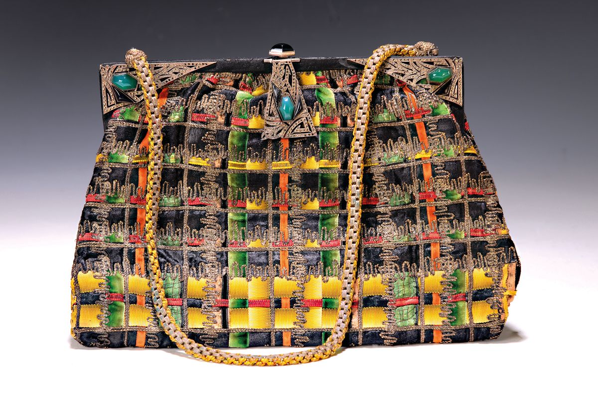 Art-Deco-Abend-Handtasche, 1930er Jahre, Metallapplikationen mit Strassbesatz, geflochtener Schultergurt, bunter Stoff mit geometr. Dekor, innen ...