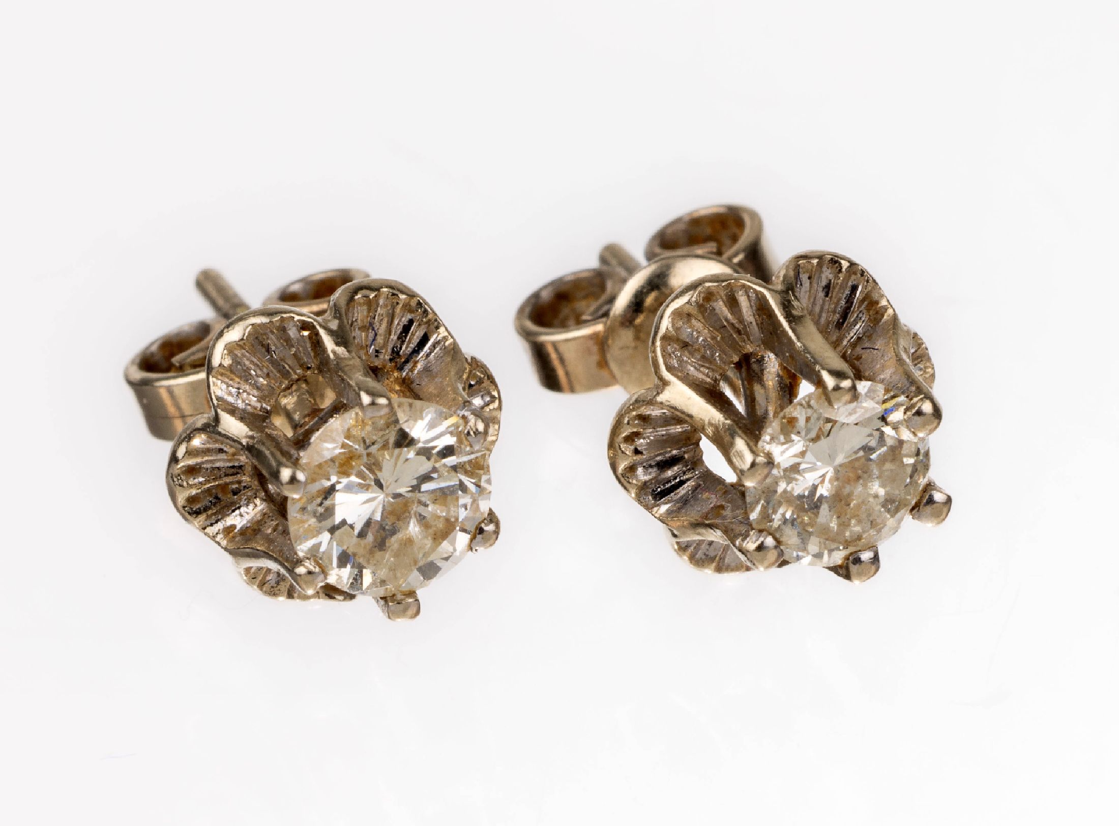 Detail a: Paar 14 kt Gold Brillant-Ohrstecker, WG 585/000, 2 Brillanten zus. ca. 0.75 ct Weiß-l.get.Weiß/p, Reinigung empfohlen