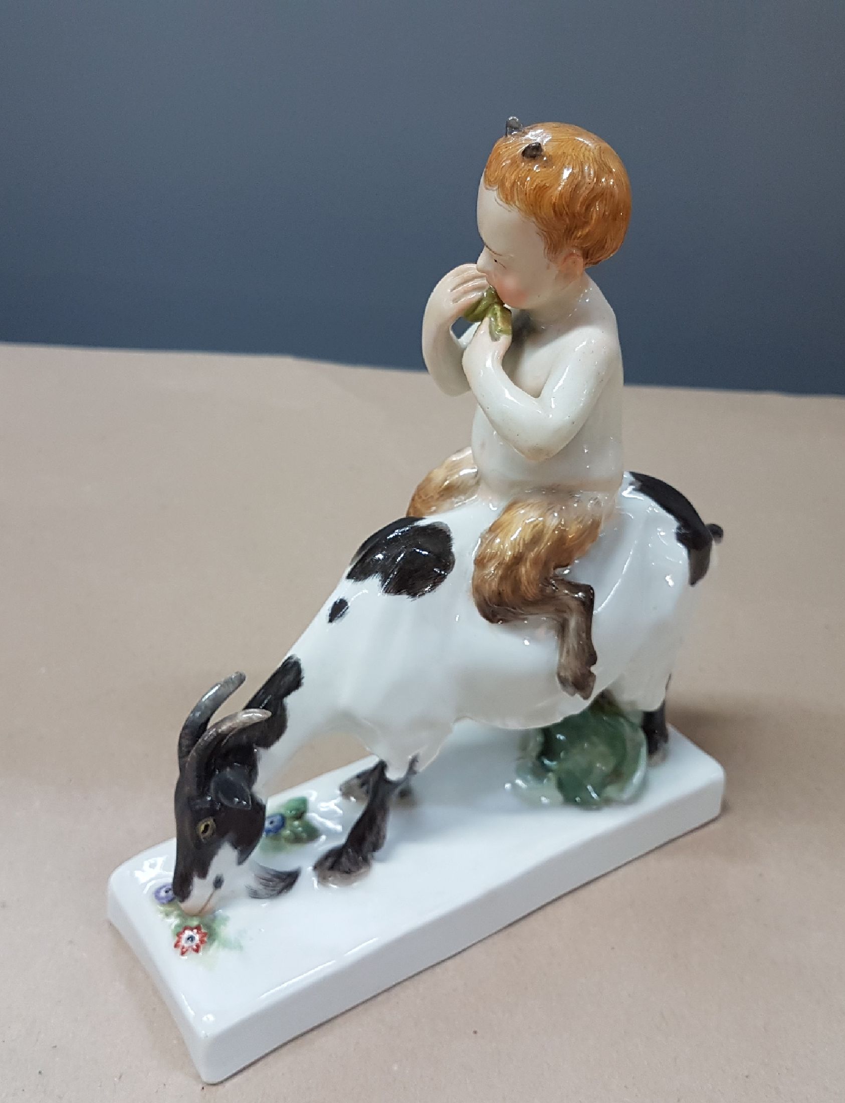 Detail a: Jugendstilfigur, Meissen, bis 1924, Knaufschwerter, Entwurf Emmerich Oehler, Modellnr. Z 200, Faun auf einer Ziege reitend, polychrom bemalt, ...