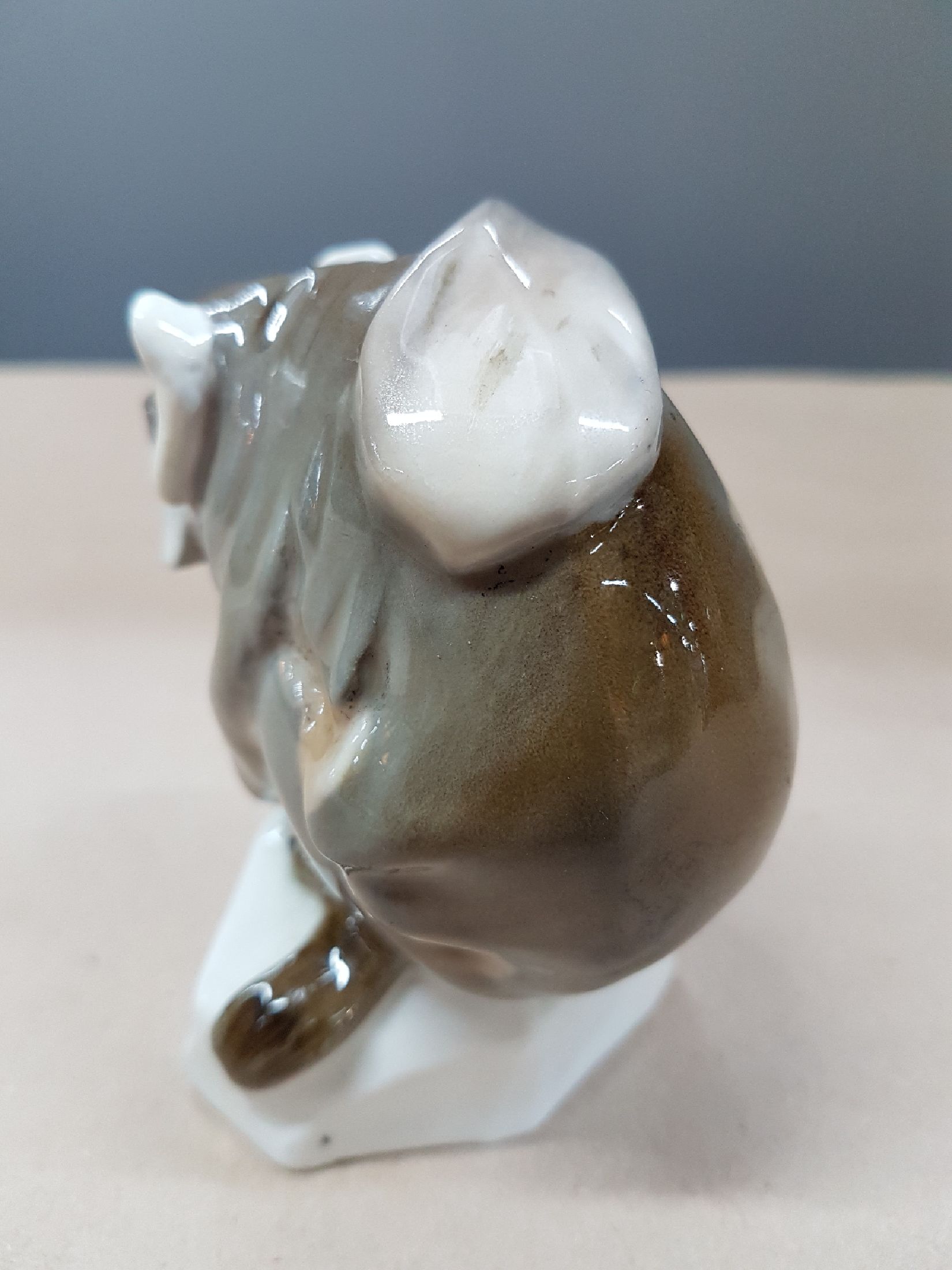 Detail b: Jugendstilfigur, Meissen, Entwurf P. Walther um 1905, vor 1924, Porzellan, "Makiaäffchen", Bossierernummer 39, Modellnr. W 140, ca. 10 x 8 ...