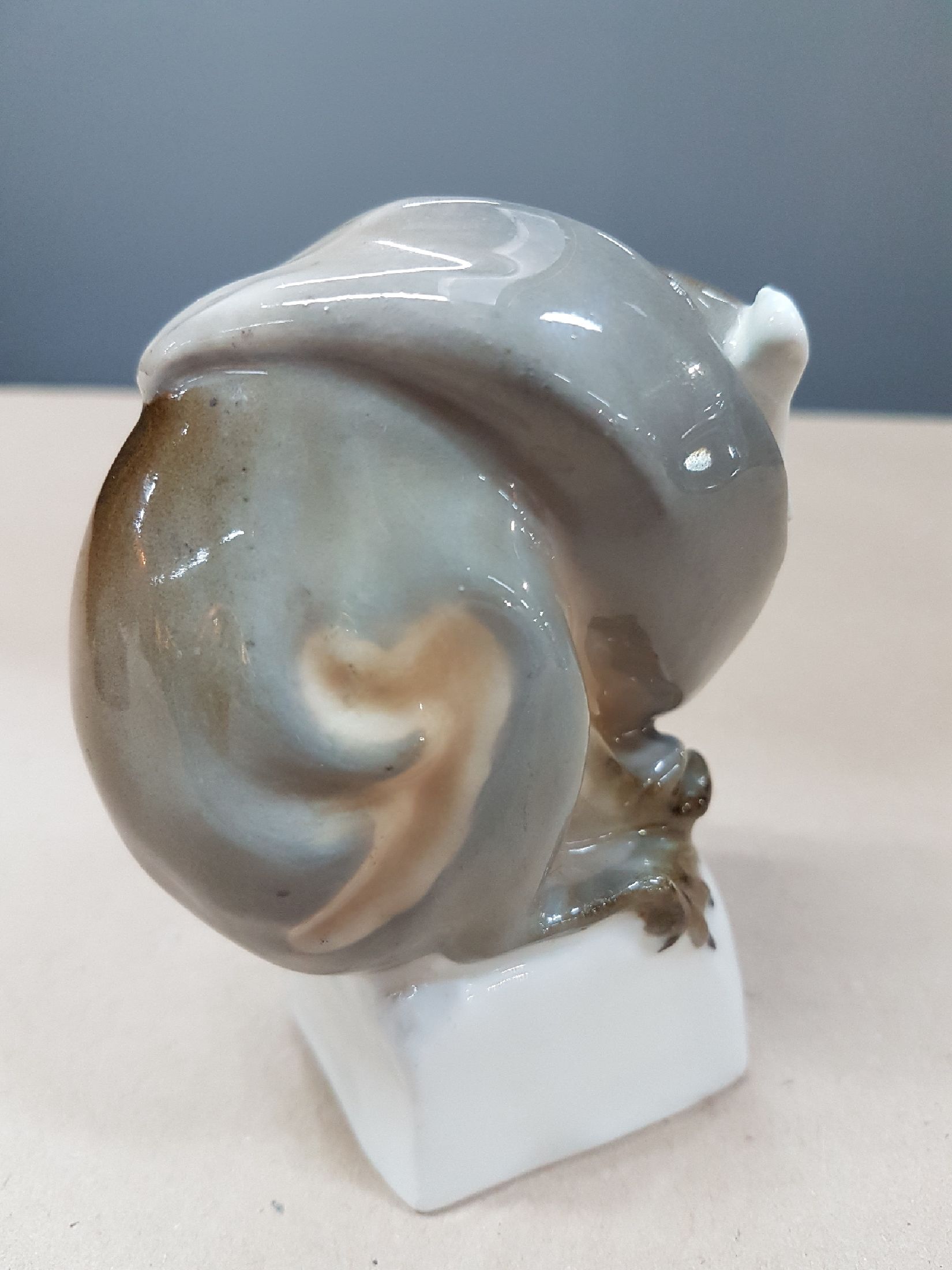 Detail c: Jugendstilfigur, Meissen, Entwurf P. Walther um 1905, vor 1924, Porzellan, "Makiaäffchen", Bossierernummer 39, Modellnr. W 140, ca. 10 x 8 ...